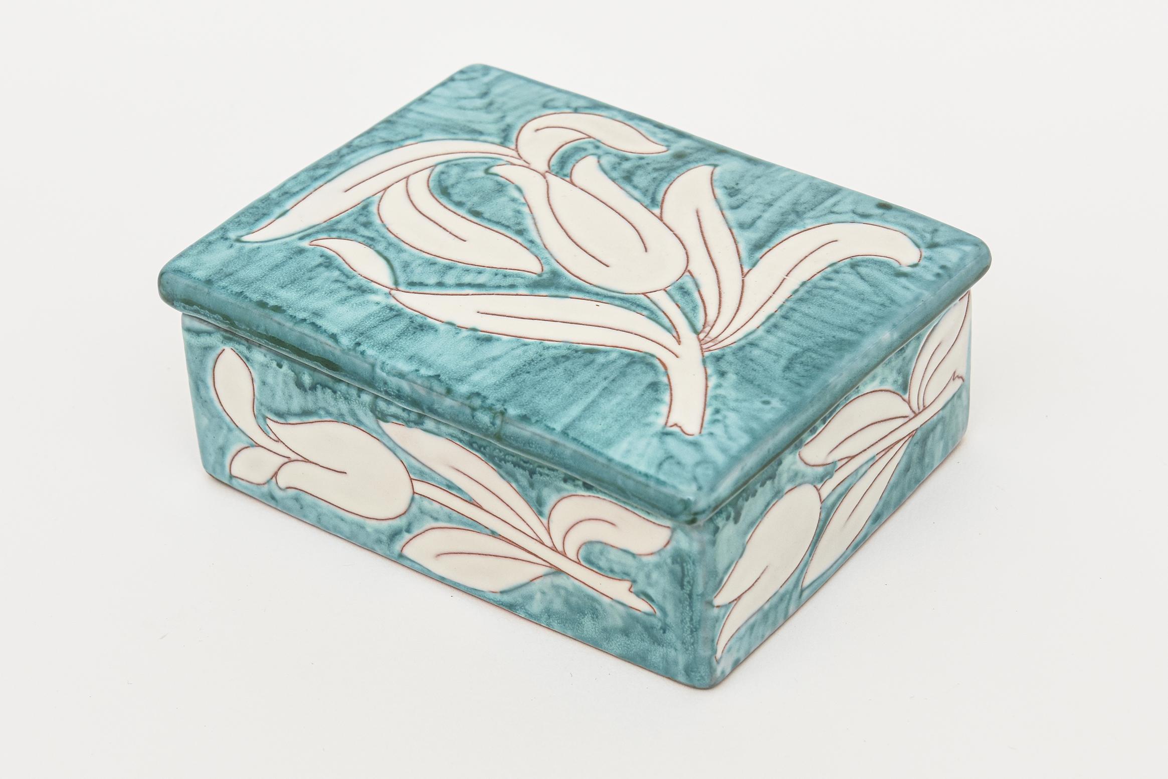This lovely vintage Italian hallmarked lidded ceramic flower box by Raymor is from the 60's. The colors are turquoise, white with outlines of gray charcoal. The hallmarks read 03529 Italy rpv. Makes a great desk accessory. 