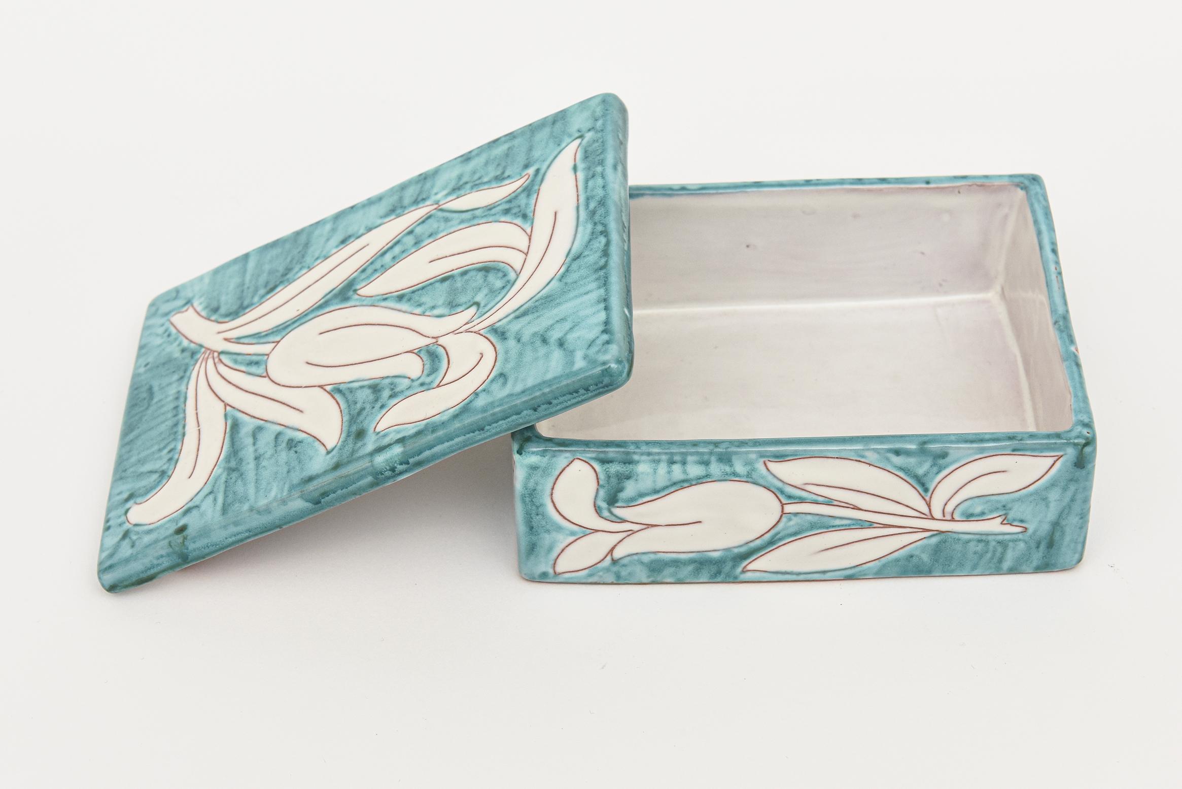 Vintage Italian Raymor Ceramic Lidded Flower Box Turquoise and White In Good Condition For Sale In North Miami, FL
