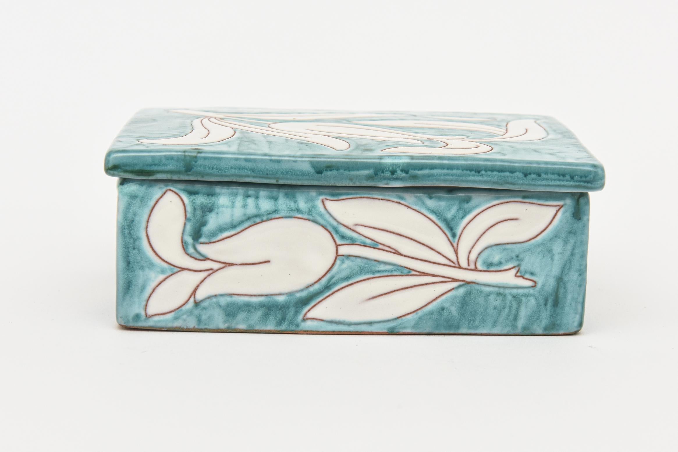 Vintage Italian Raymor Ceramic Lidded Flower Box Turquoise and White For Sale 1