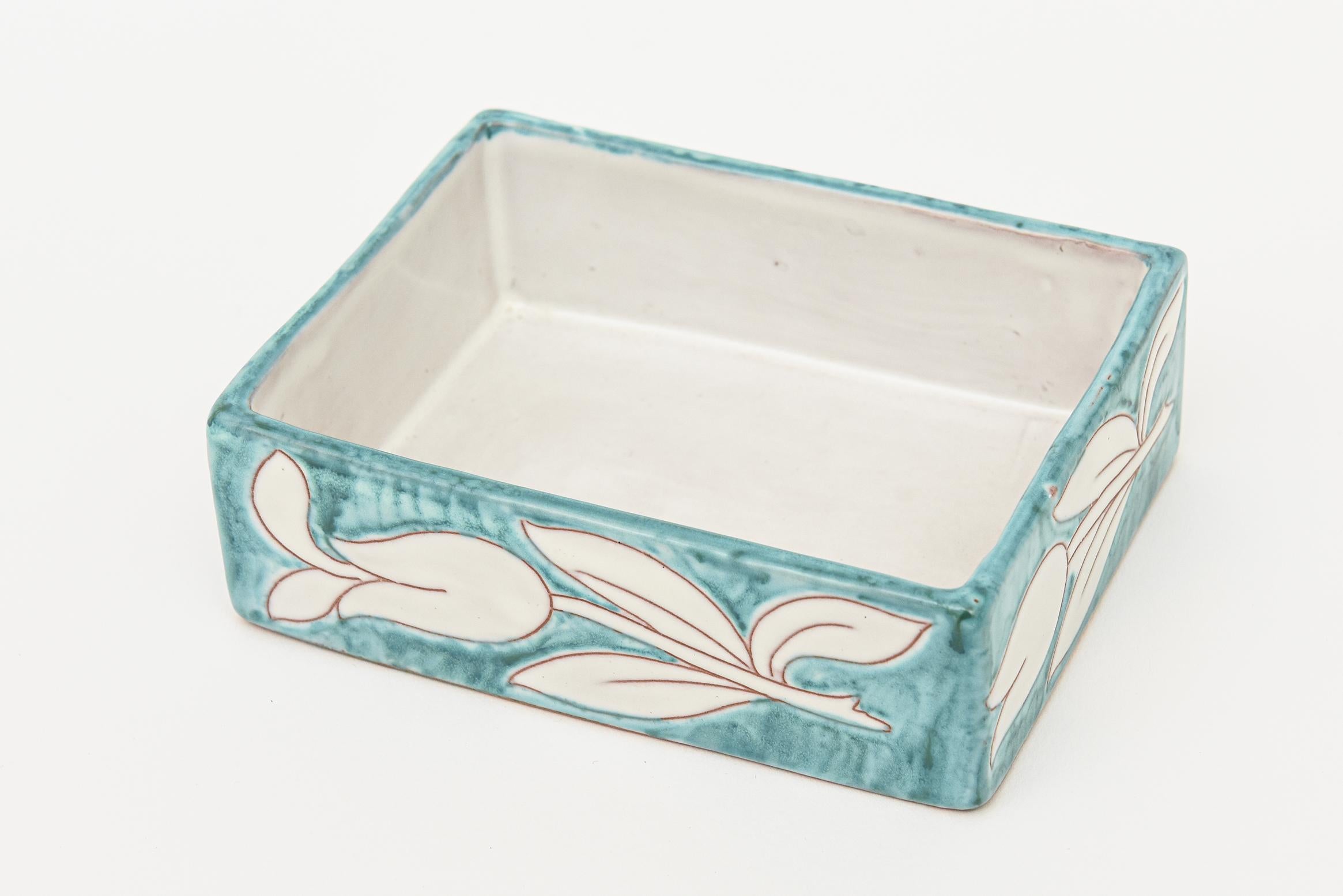 Vintage Italian Raymor Ceramic Lidded Flower Box Turquoise and White For Sale 3