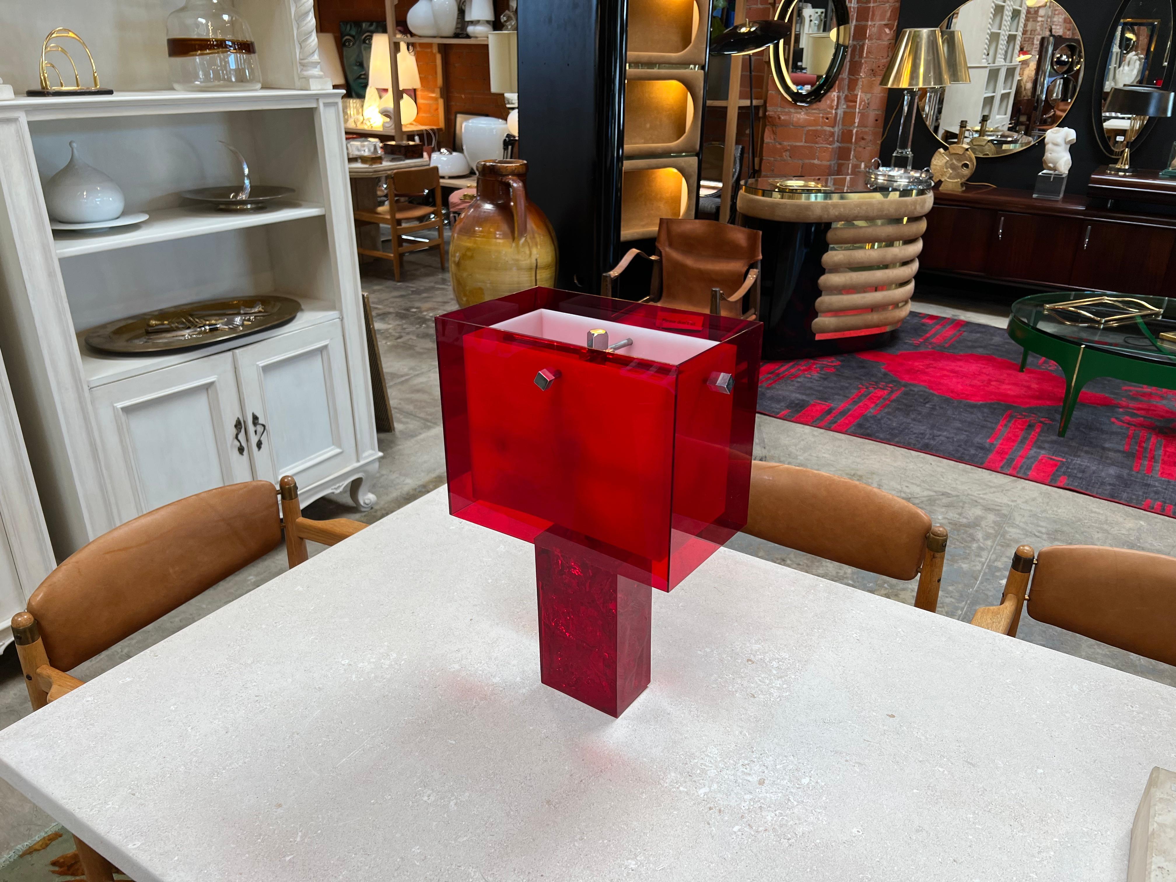 Vintage Italian Red Acrylic Table Lamp 1980s In Good Condition For Sale In Los Angeles, CA