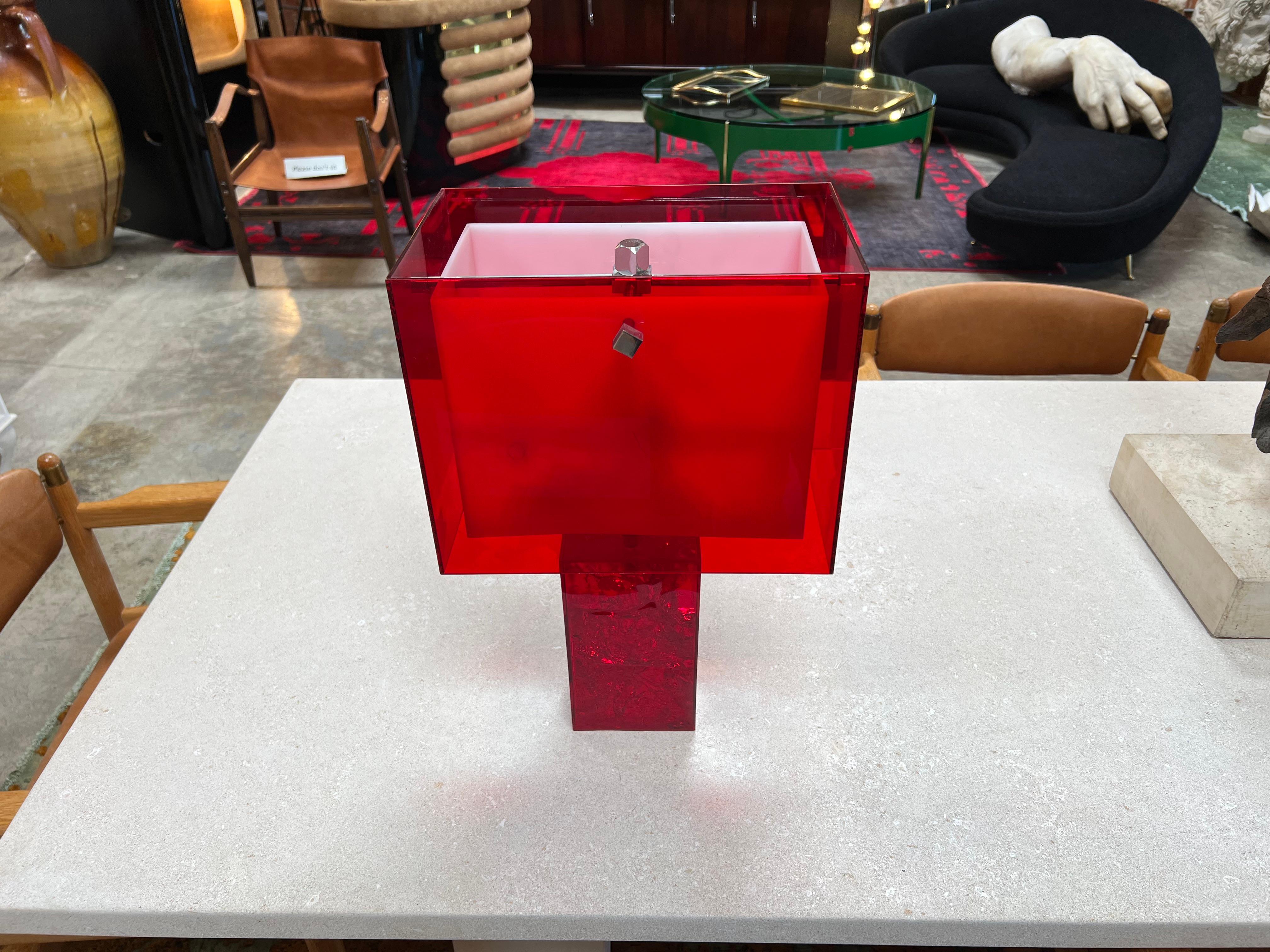 Vintage Italian Red Acrylic Table Lamp 1980s For Sale 2