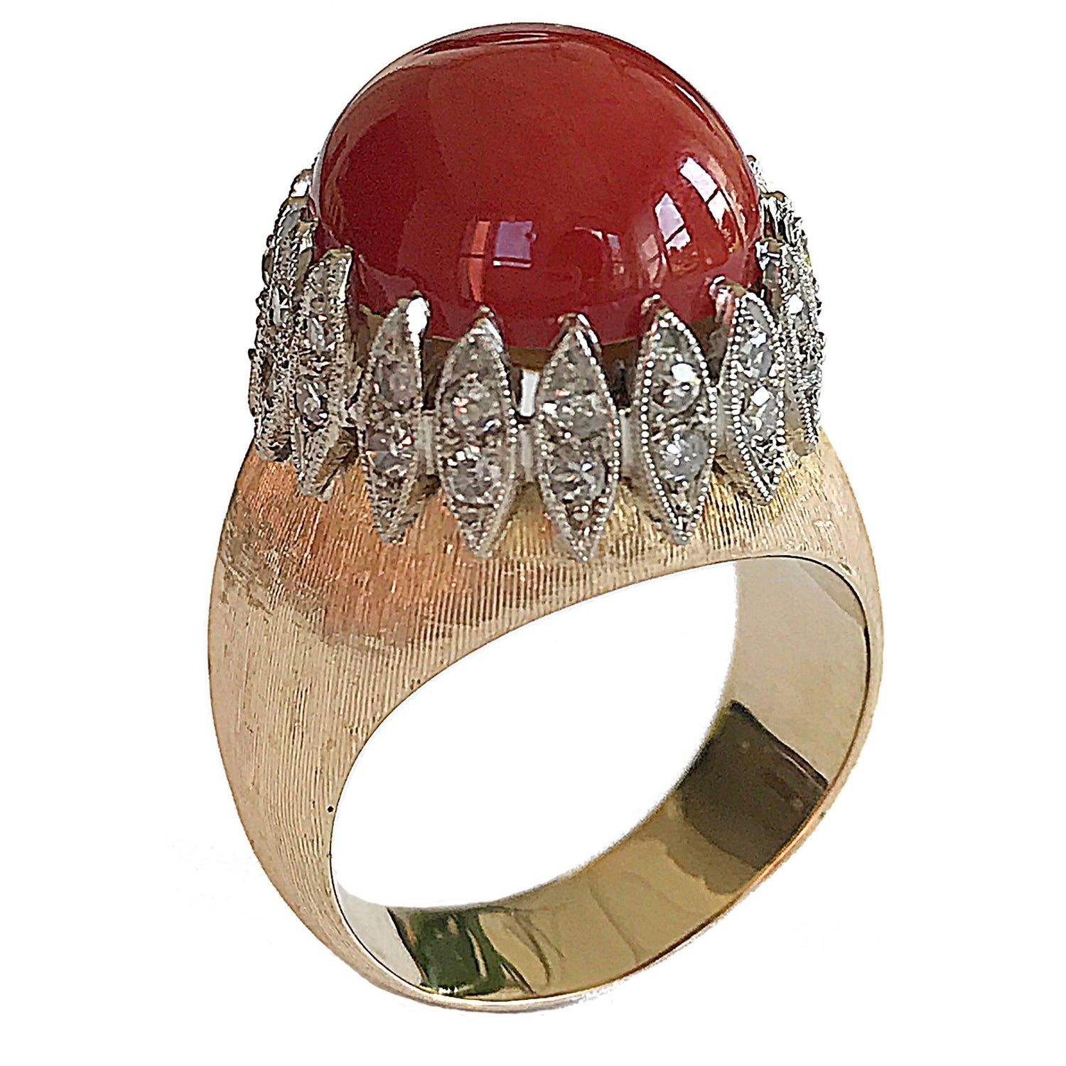 18 Karat Yellow Gold Vintage Japanese Red Coral Oval Ring For Sale 
