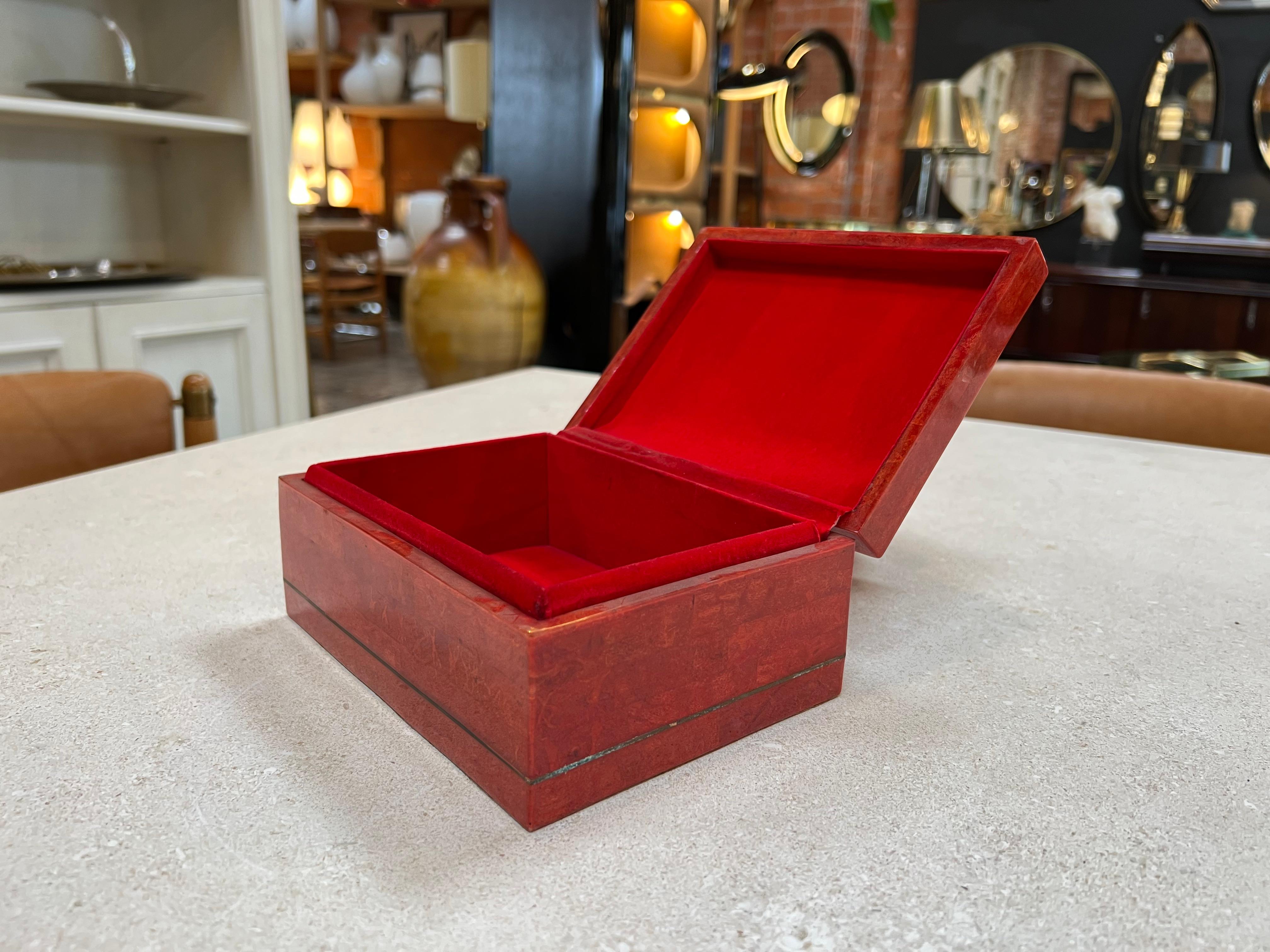 Vintage Italian Red Decorative Box 1980 In Good Condition For Sale In Los Angeles, CA