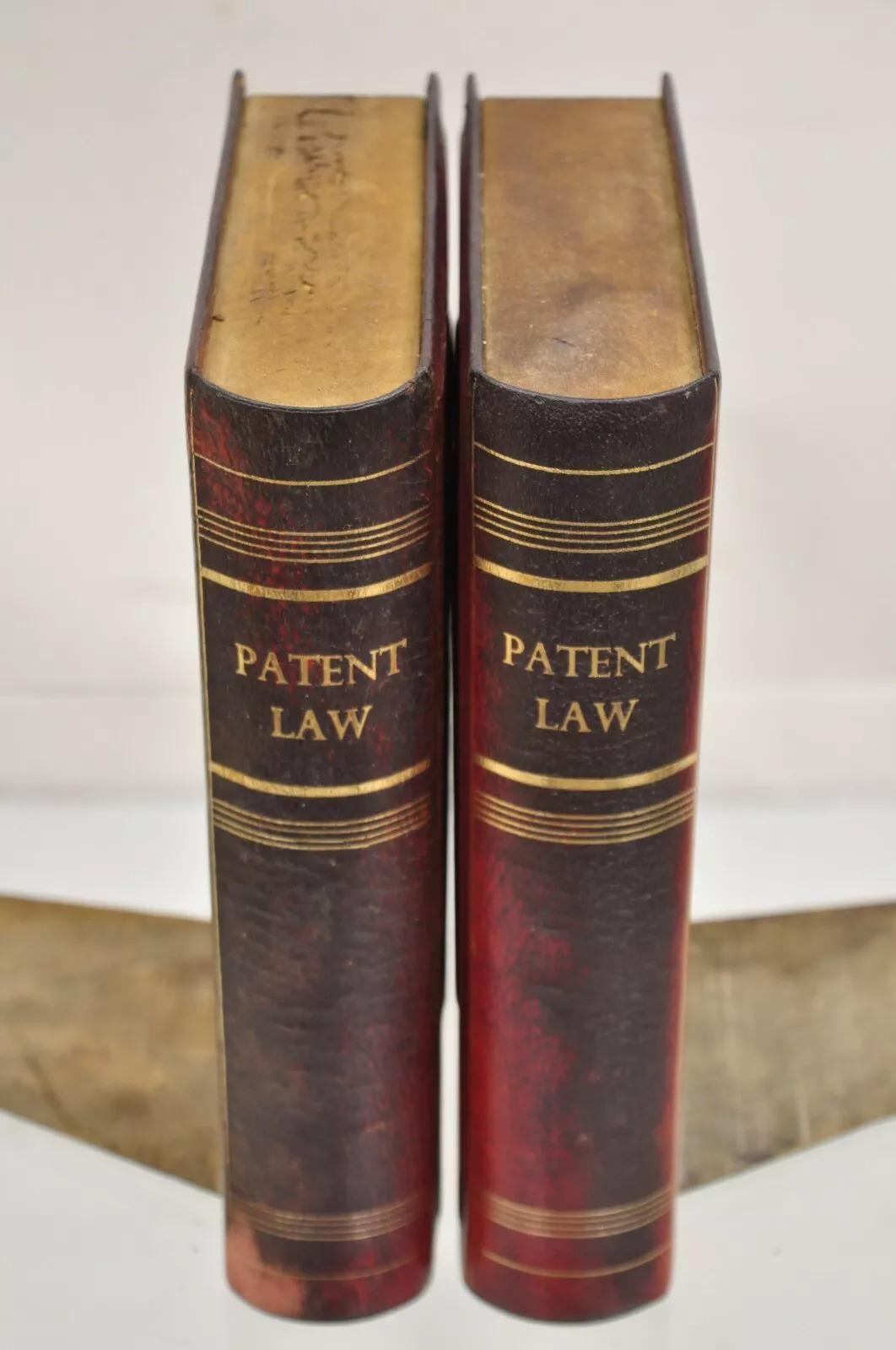 20ième siècle Paire de serre-livres vintage italiens en cuir rouge « Patent Law » et faux livre (B) en vente