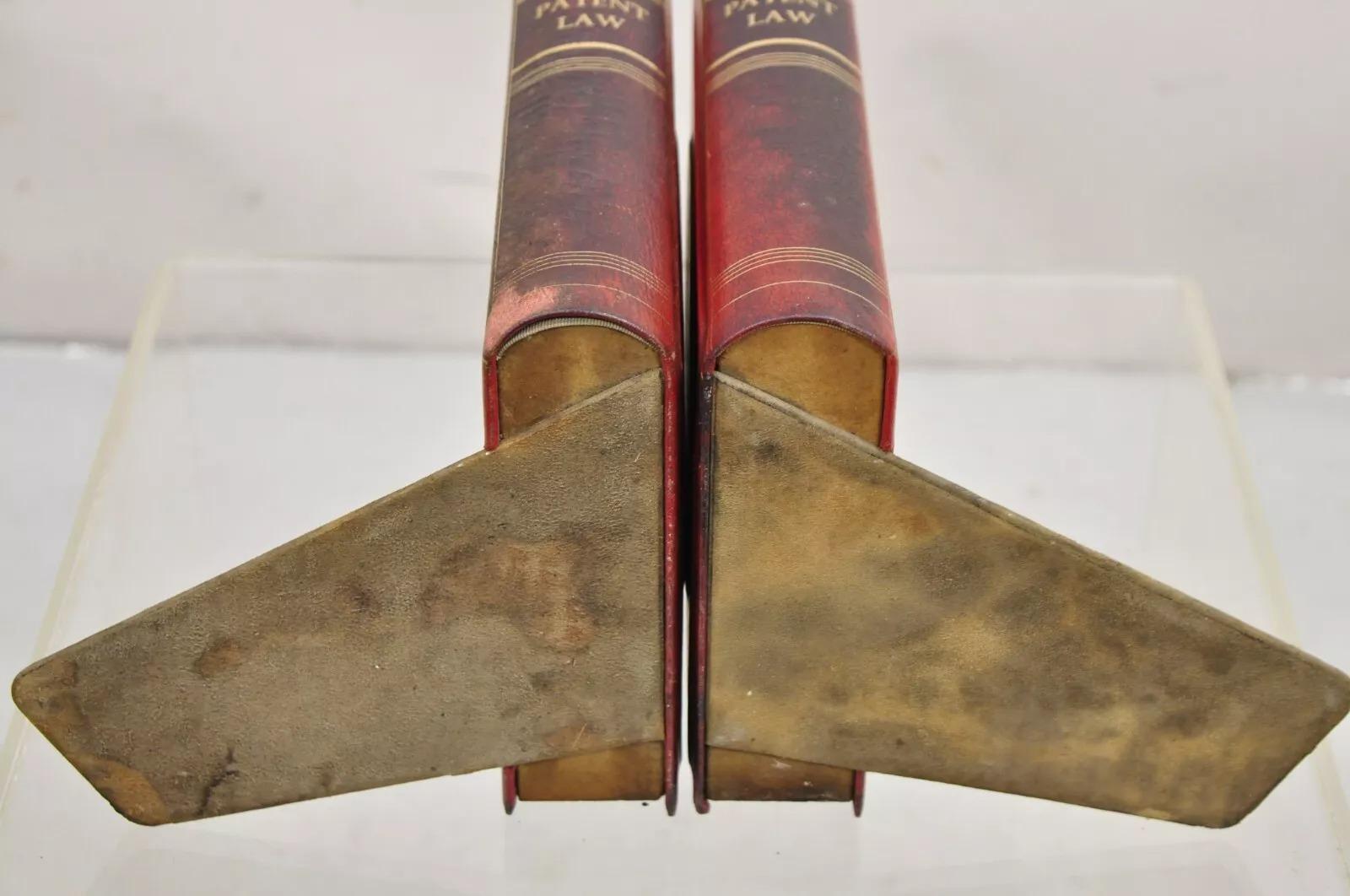 Paire de serre-livres vintage italiens en cuir rouge « Patent Law » et faux livre (B) en vente 3
