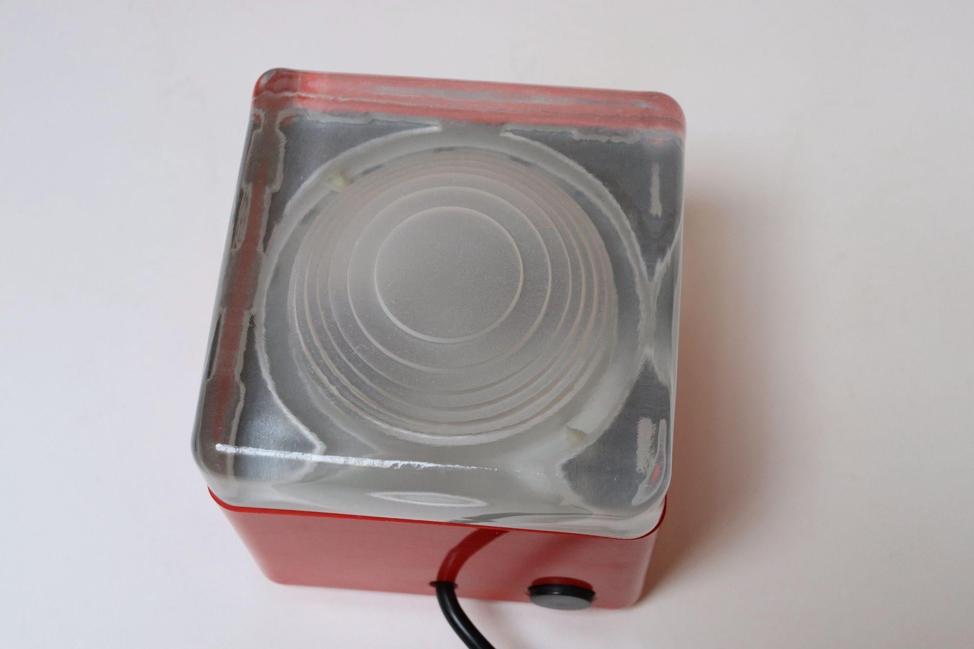 Vintage Italian Red Plastic and Glass Cube Lamp Attributed to Lamperti Robbiate For Sale 12