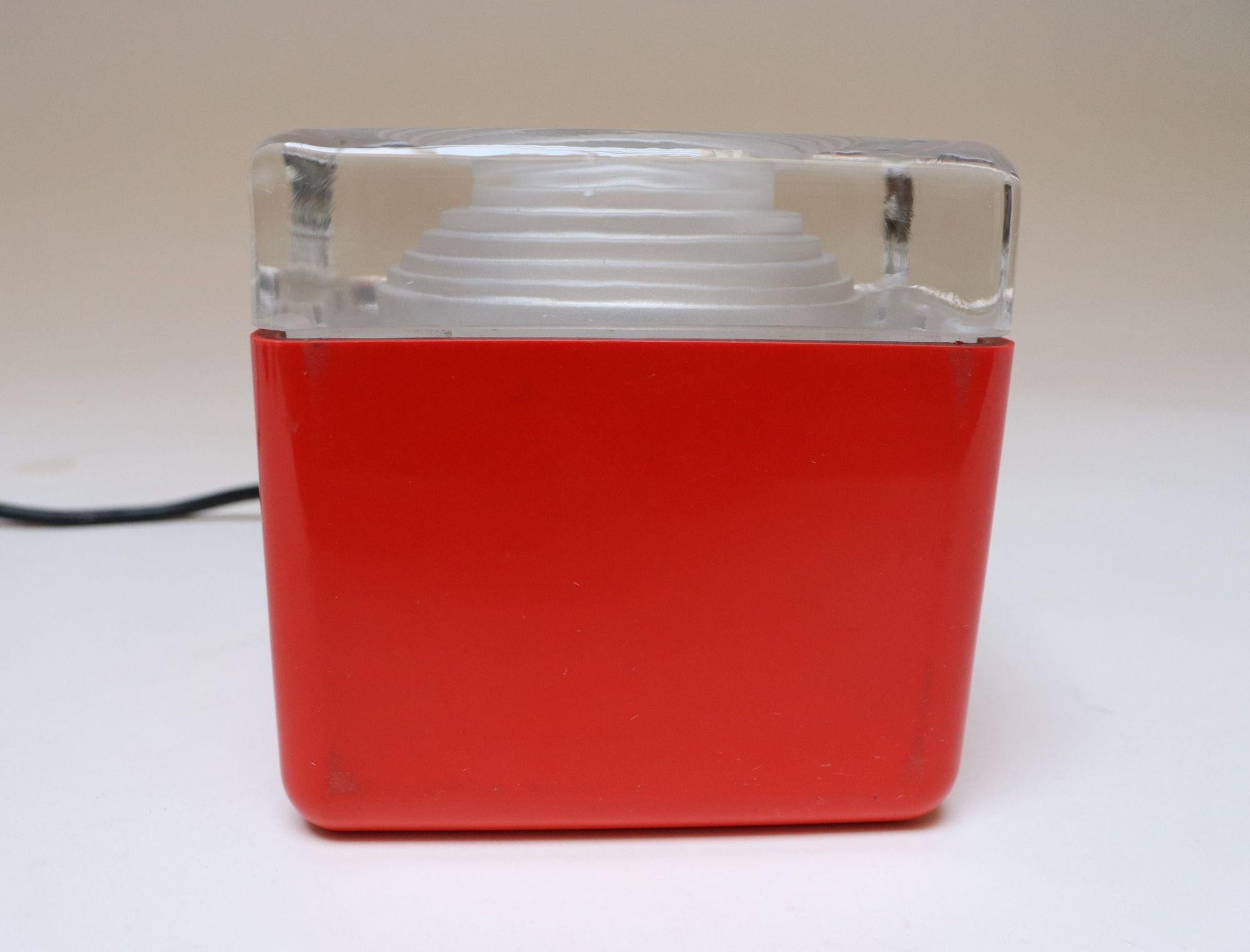 Vintage Italian Red Plastic and Glass Cube Lamp Attributed to Lamperti Robbiate For Sale 11