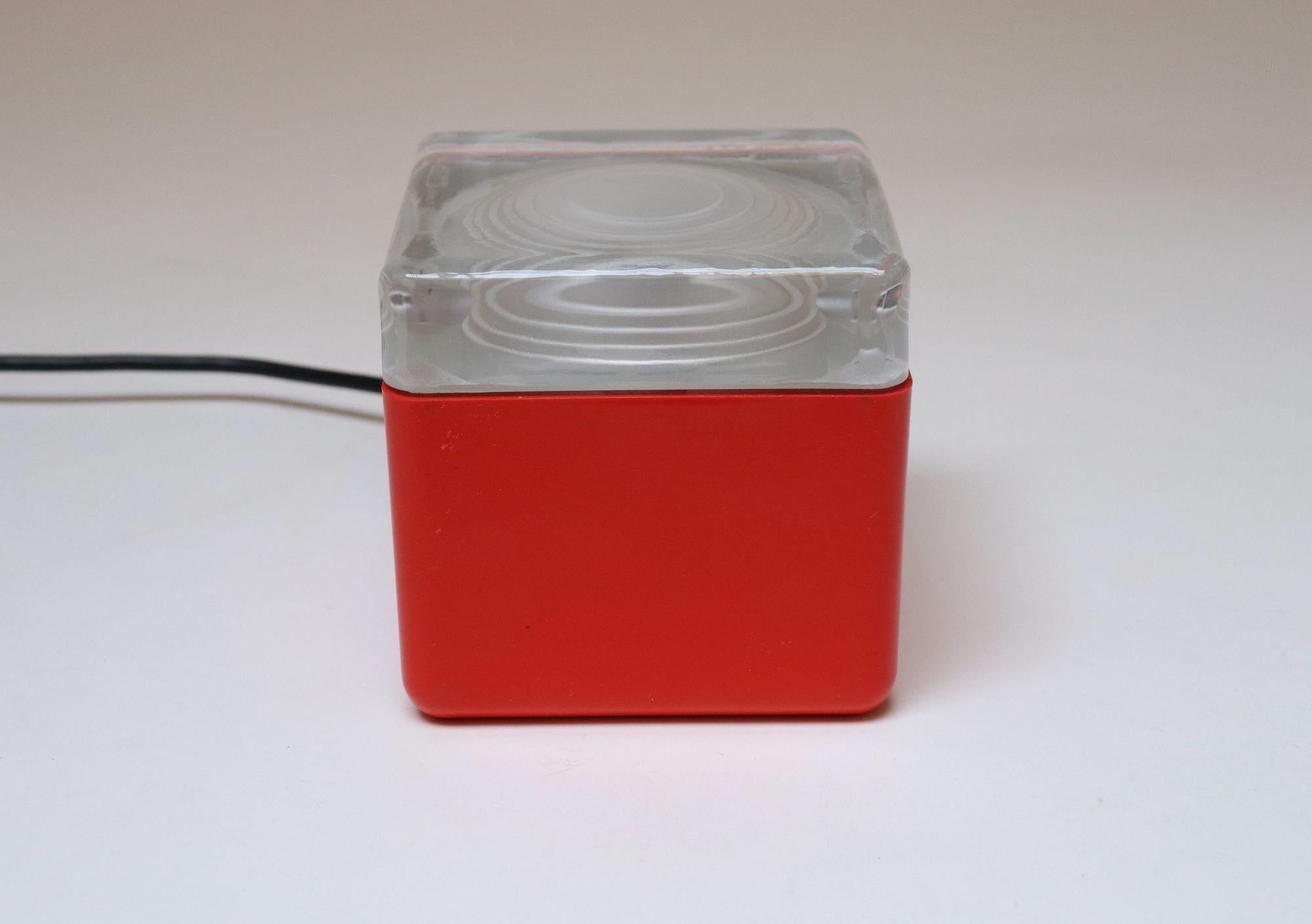 Mid-Century Modern Vintage Italian Red Plastic and Glass Cube Lamp Attributed to Lamperti Robbiate For Sale