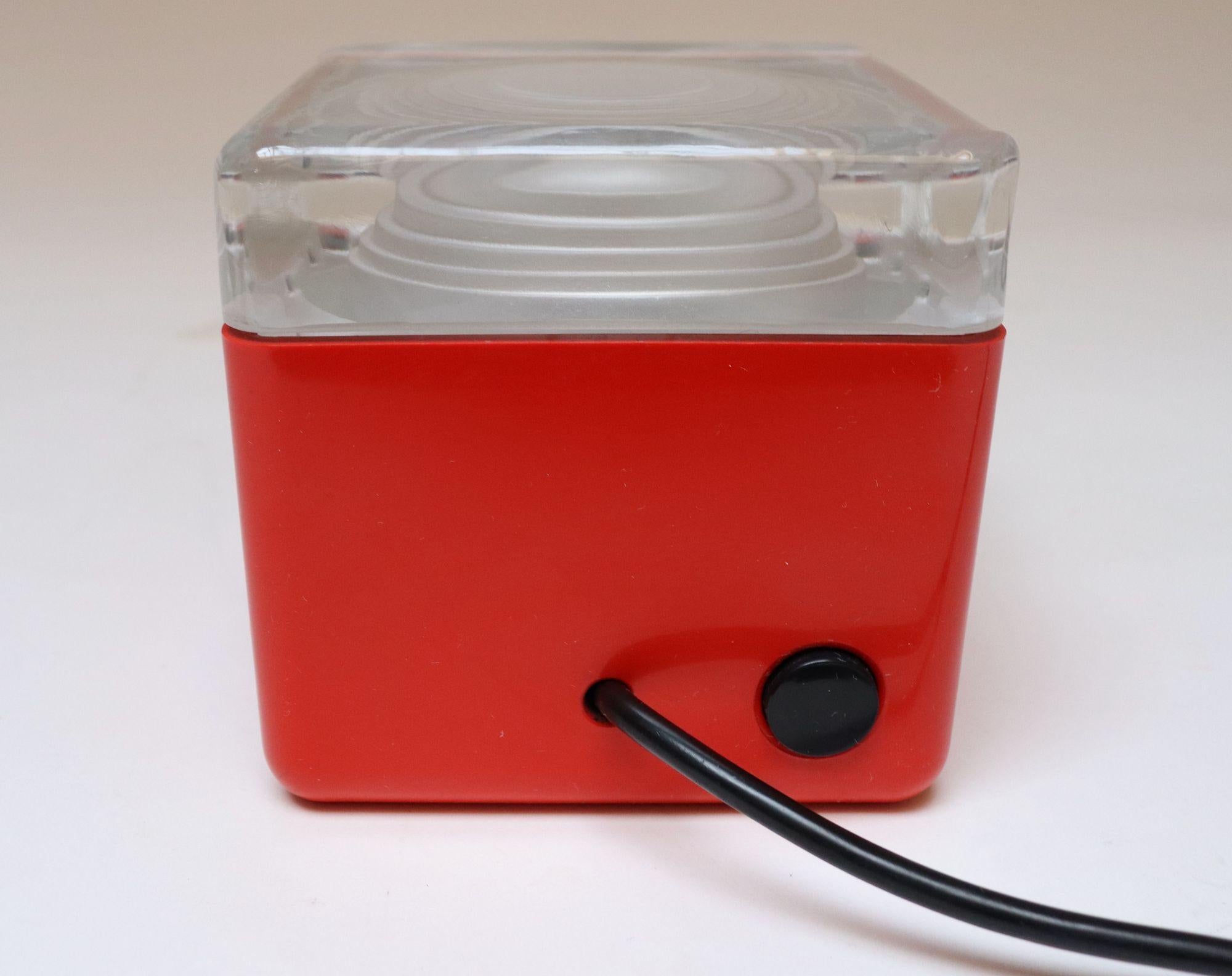 Late 20th Century Vintage Italian Red Plastic and Glass Cube Lamp Attributed to Lamperti Robbiate For Sale