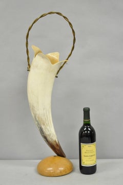 Vaso grande in corno di mucca bovina su base in legno d'acero scolpito, Vintage Italian Regency