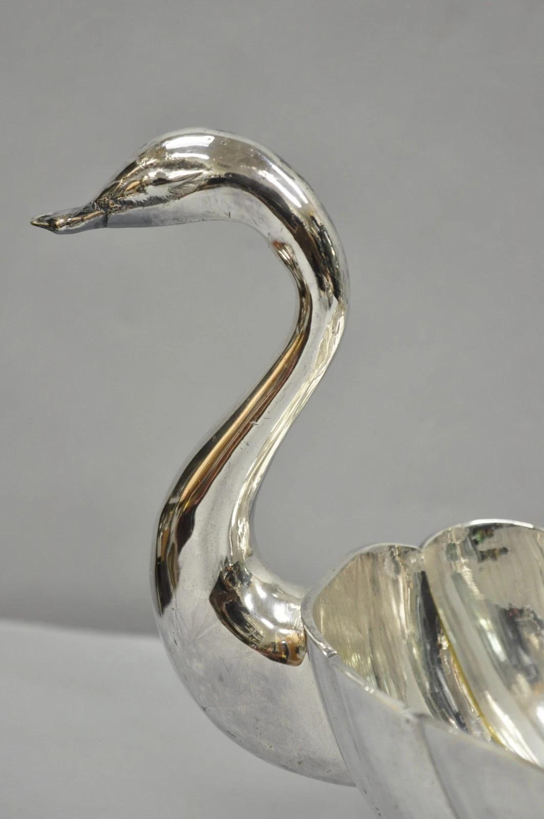 Vintage Italian Regency Silver Plated Figural Double Swan Bird Oval Fruit Bowl im Zustand „Gut“ im Angebot in Philadelphia, PA