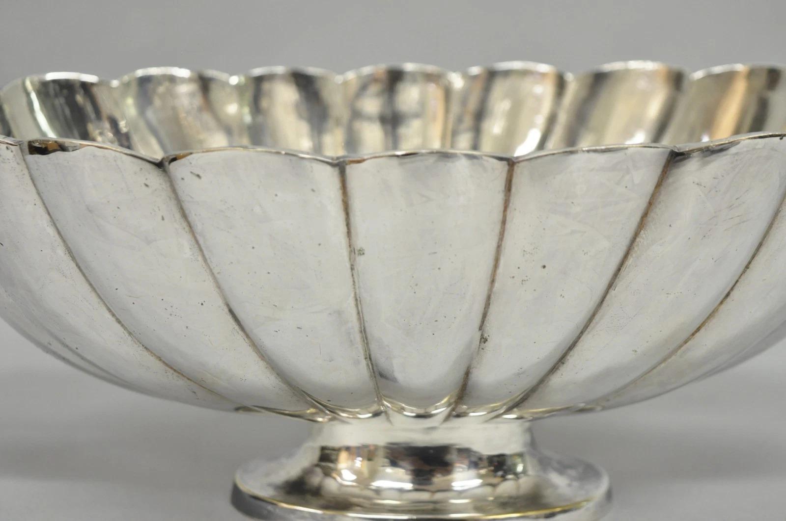 Vintage Italian Regency Silver Plated Figural Double Swan Bird Oval Fruit Bowl (20. Jahrhundert) im Angebot