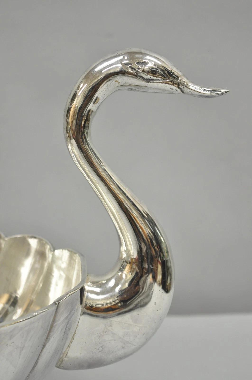 Vintage Italian Regency Silver Plated Figural Double Swan Bird Oval Fruit Bowl (Versilberung) im Angebot