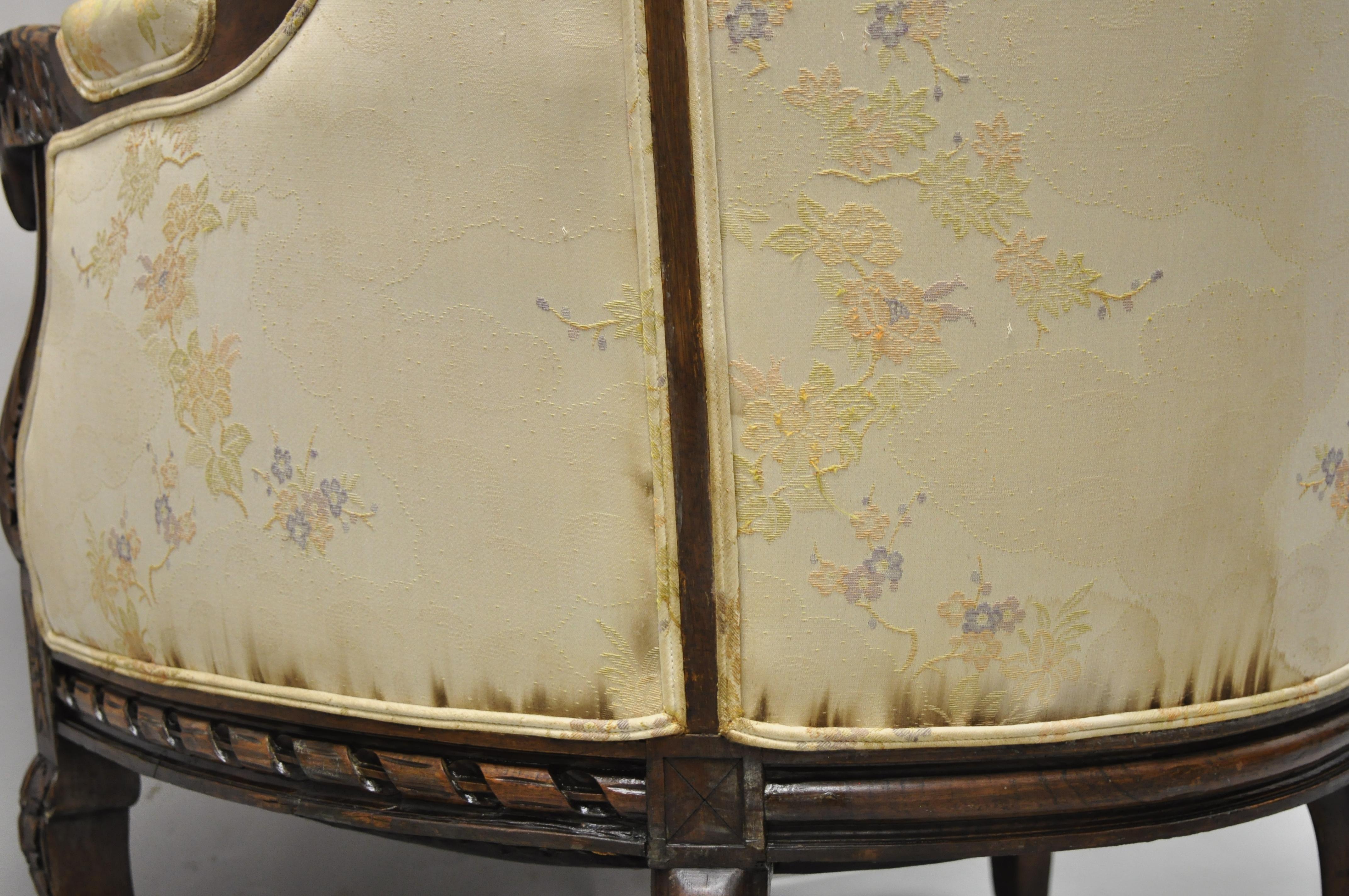 Bergère-Sessel im italienischen Regency-Stil mit geschnitztem Widderkopf und Ohrensessel aus Nussbaumholz, Vintage im Angebot 4