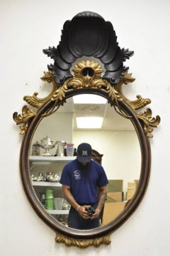 Specchio da parete ovale d'epoca in stile Regency italiano, intagliato a conchiglia e legno dorato