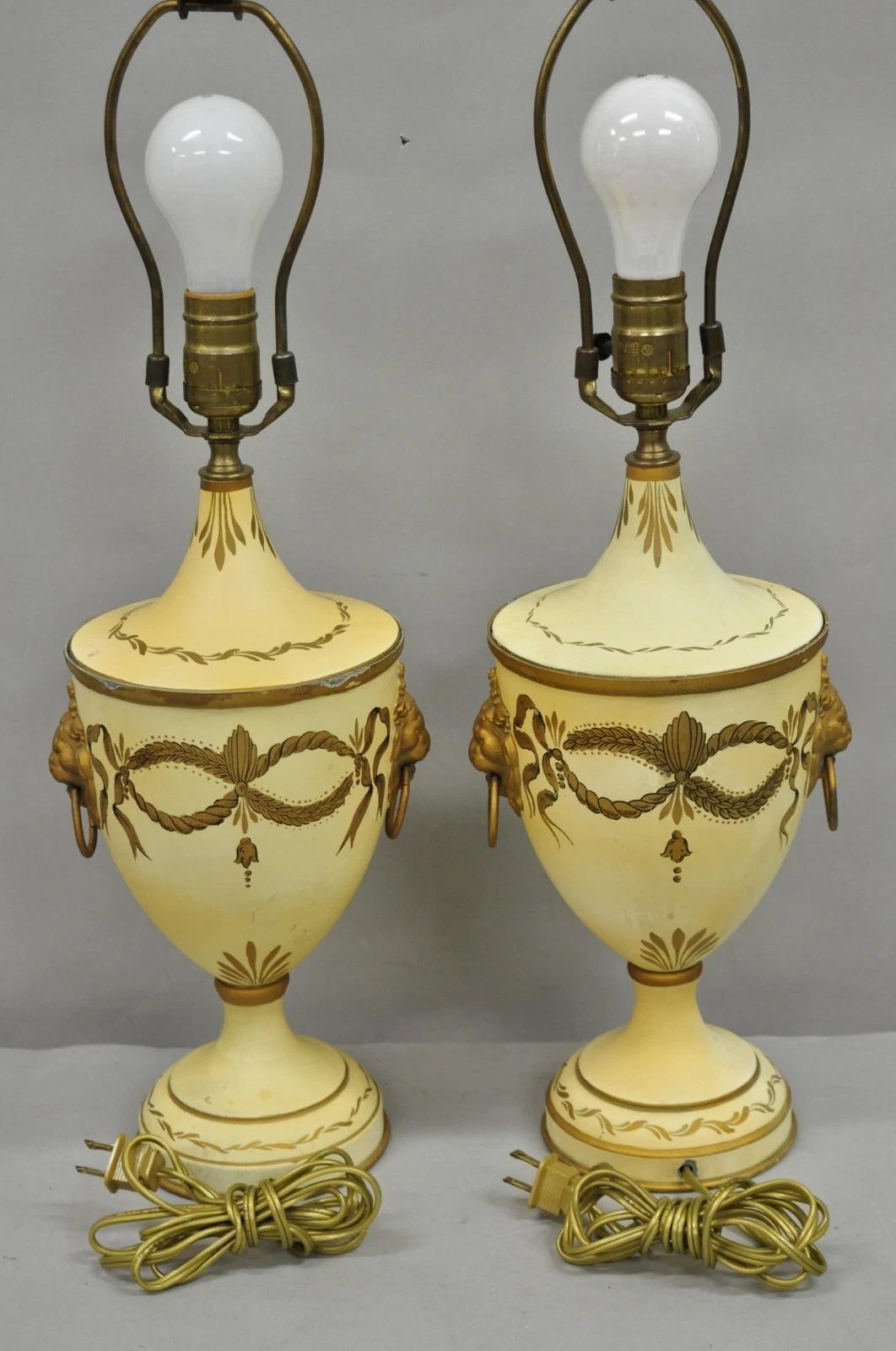 Vintage Italian Regency Tole Metal French Country Cream Gold Urn Table Lamp Pair en vente 4