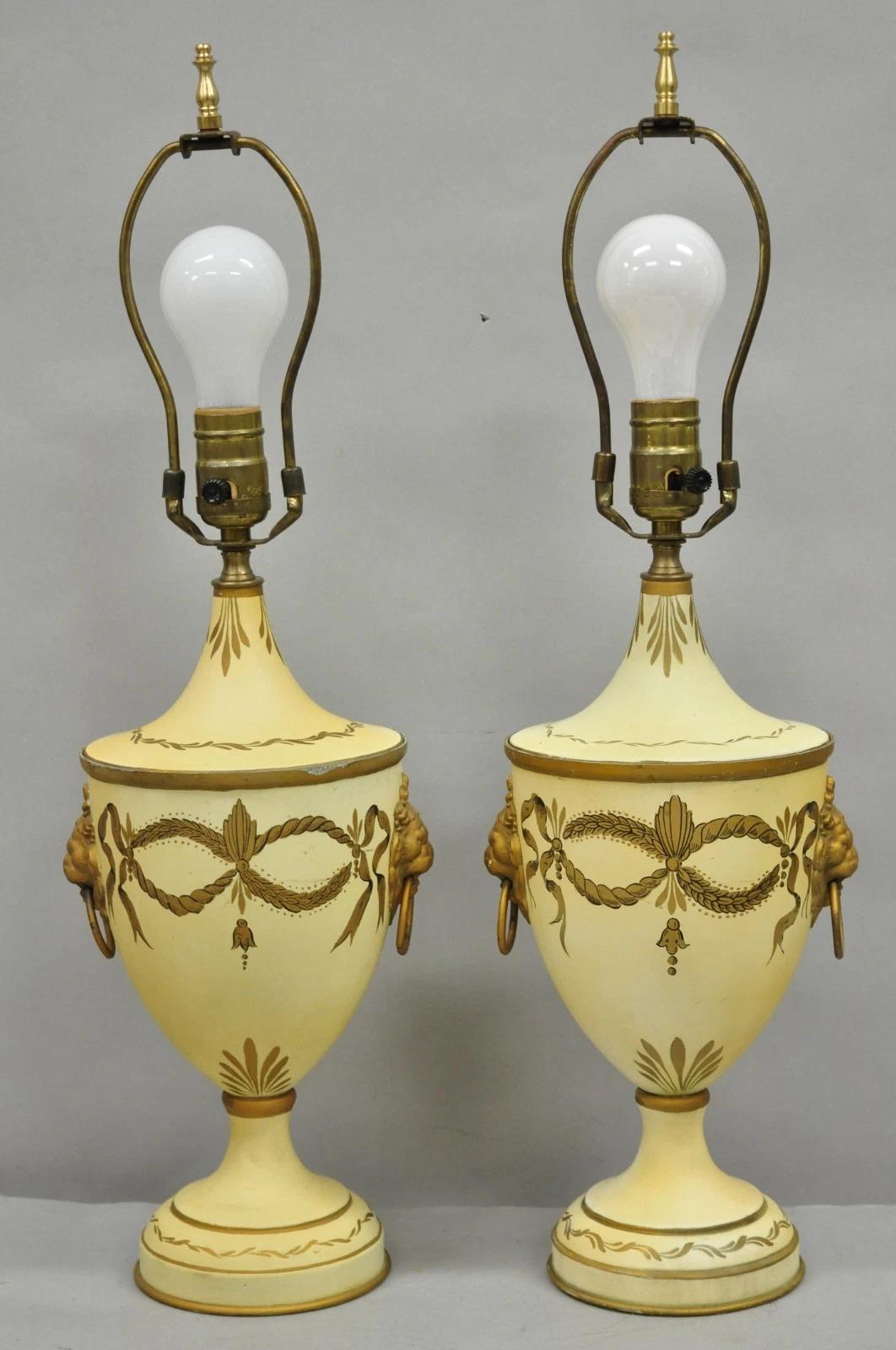 Vintage Italian Regency Tole Metal French Country Cream Gold Urn Table Lamp Pair en vente 5