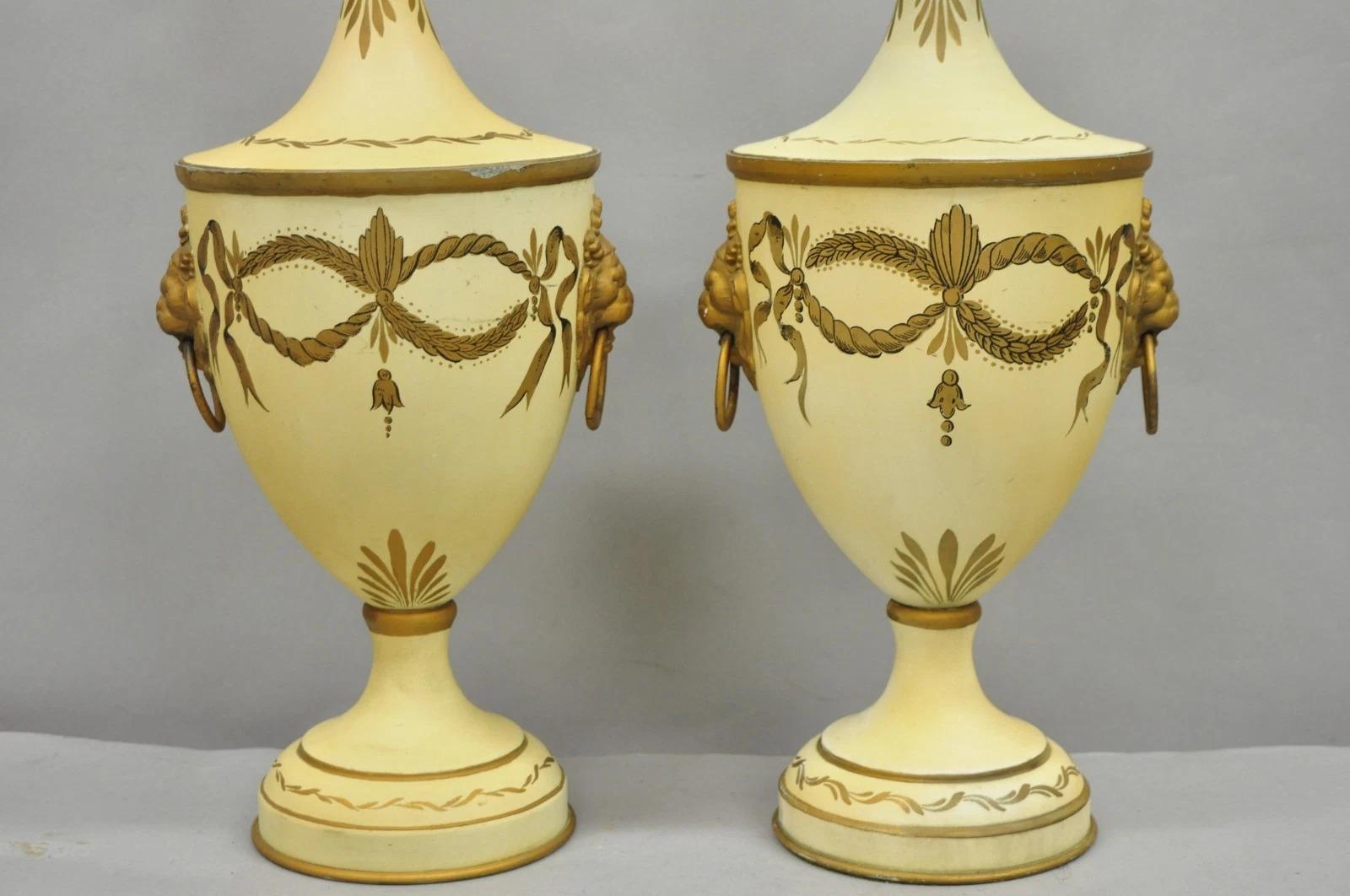 Inconnu Vintage Italian Regency Tole Metal French Country Cream Gold Urn Table Lamp Pair en vente