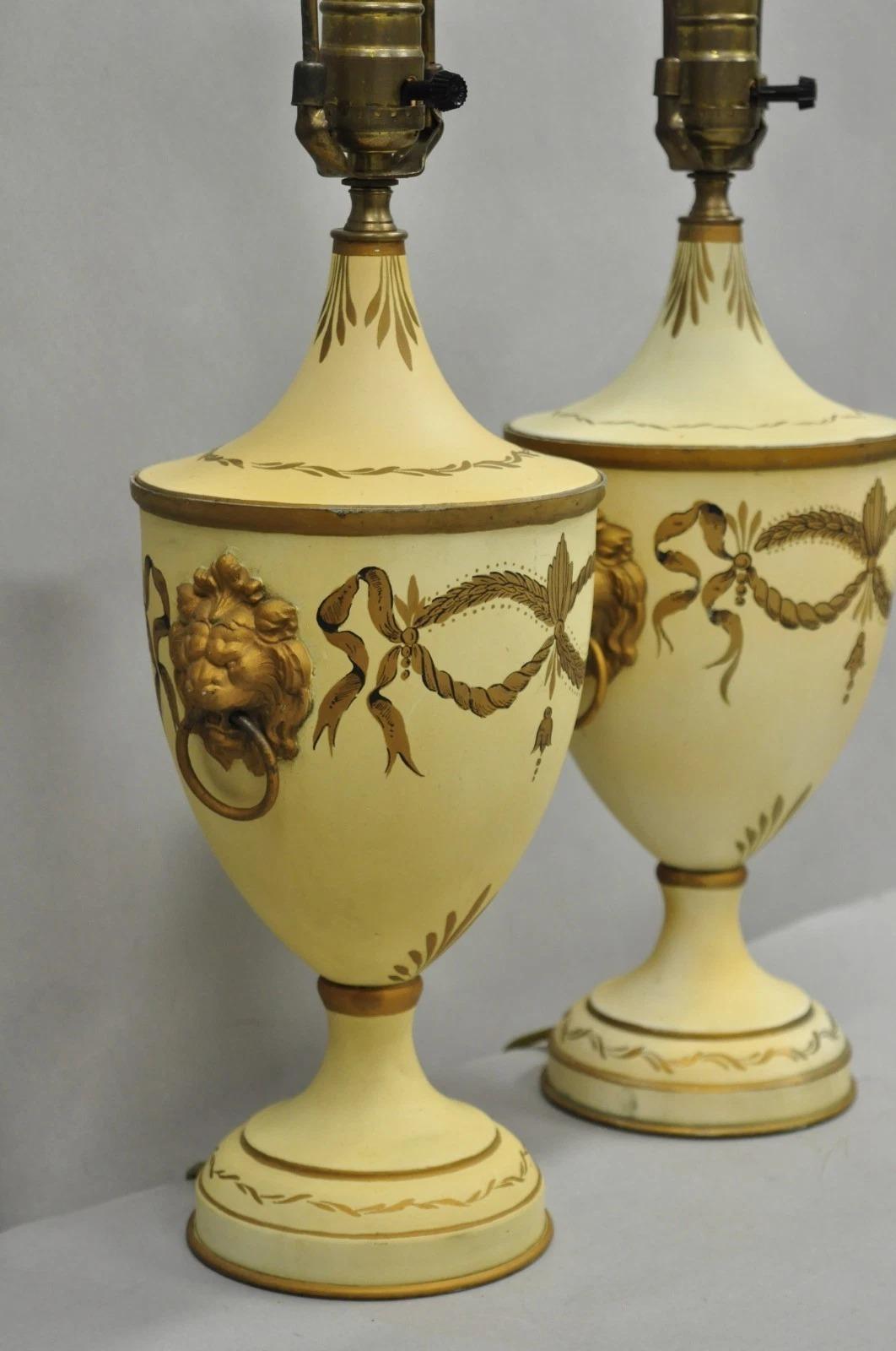 Métal Vintage Italian Regency Tole Metal French Country Cream Gold Urn Table Lamp Pair en vente