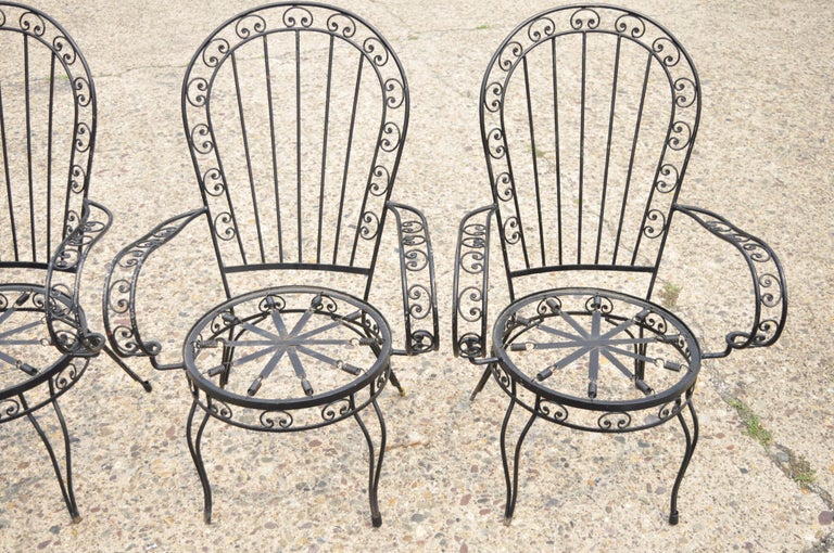 Vintage Italian Regency Wrought Iron Fan Back Sunroom Dining Chairs - Set of 4 In Good Condition For Sale In Philadelphia, PA