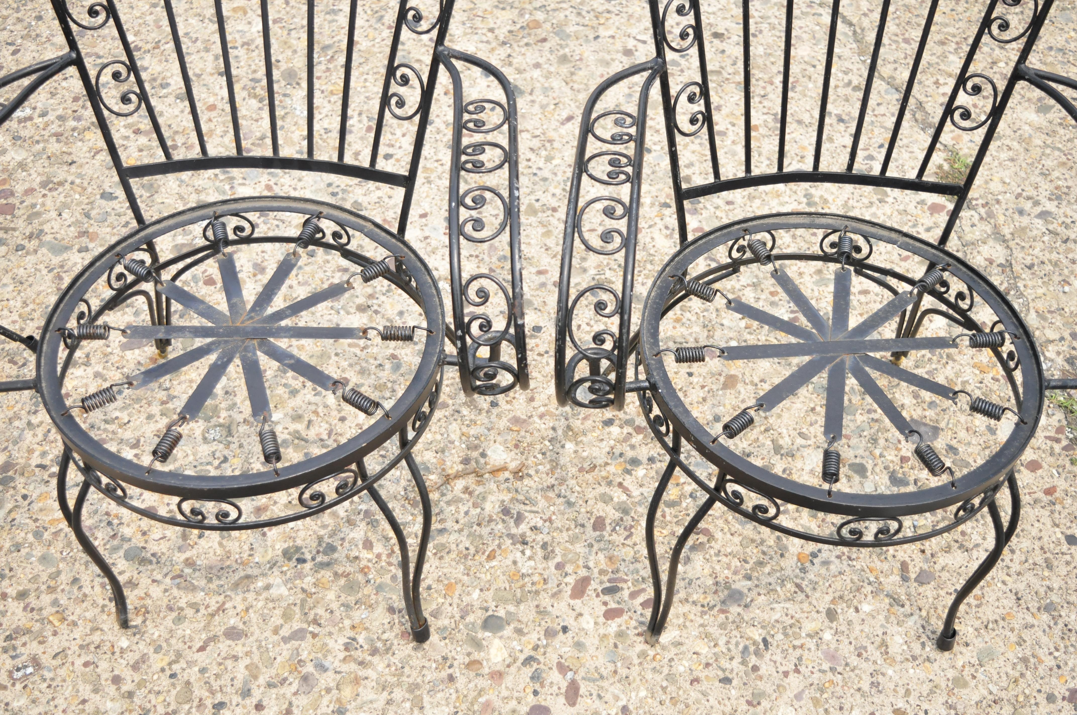 Vintage Italian Regency Wrought Iron Fan Back Sunroom Dining Chairs - Set of 4 In Good Condition For Sale In Philadelphia, PA