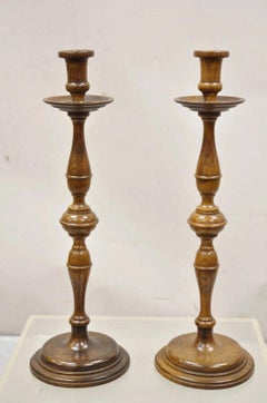 Par de candelabros vintage de madera de roble tallada, estilo renacentista italiano y jacobino, de 18,5"
