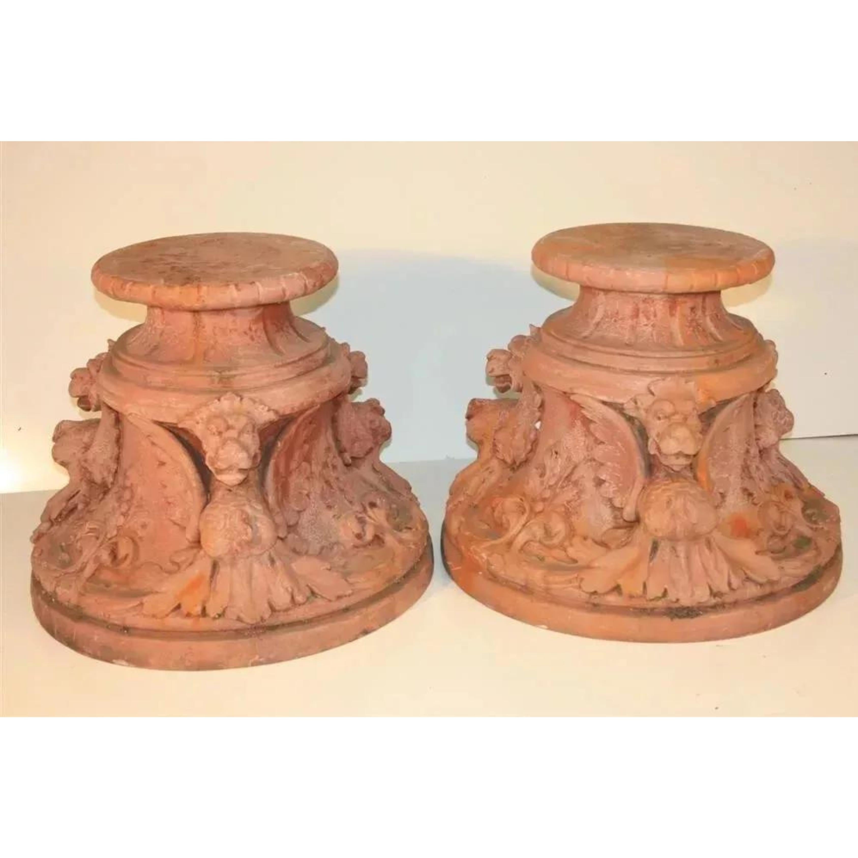 Paire de piédestaux de jardin de style Renaissance italienne Wing Griffin en fibre de verre en vente 4
