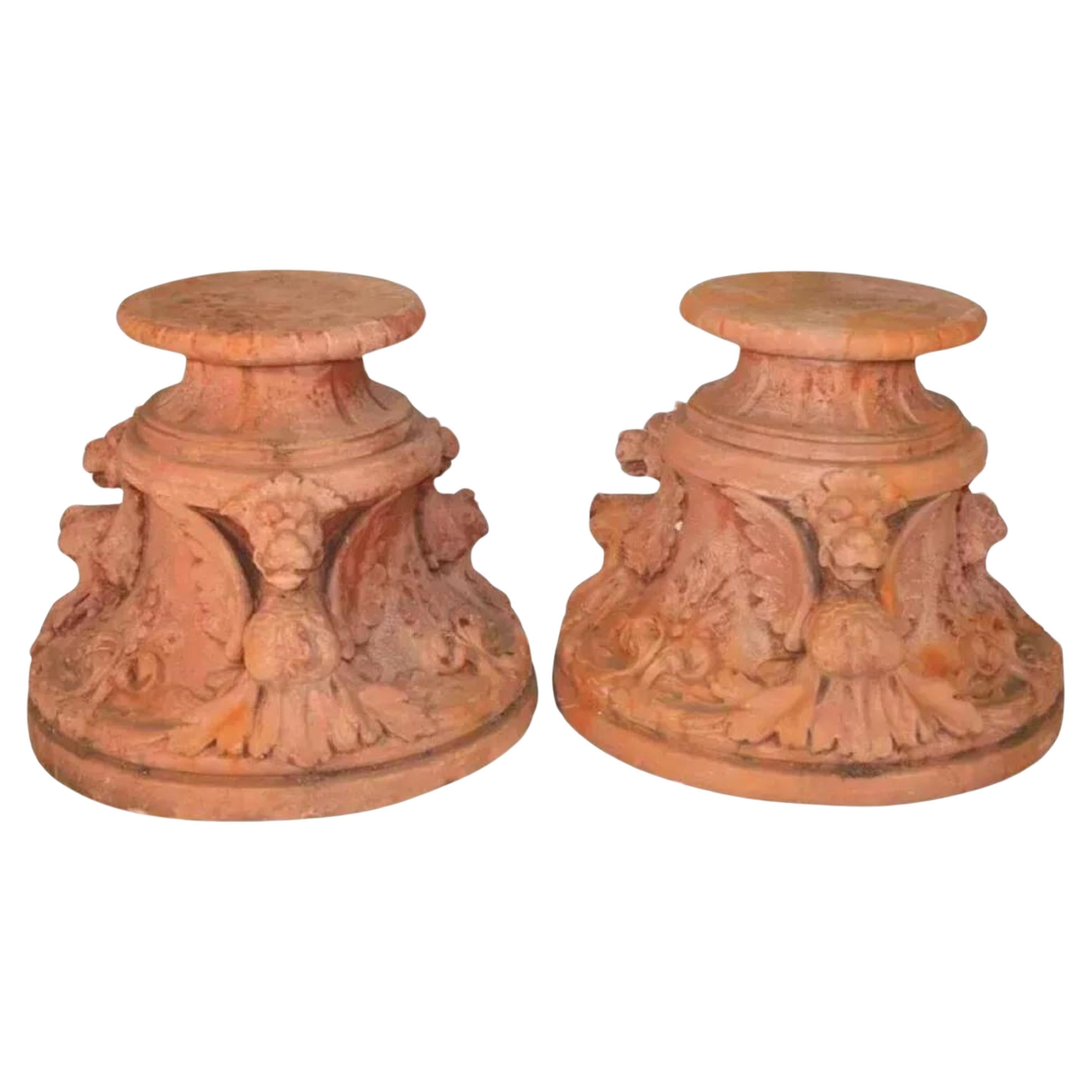 Vintage Italienisch Renaissance Flügel Greif Fiberglas Garten Pedestal steht Paar im Angebot