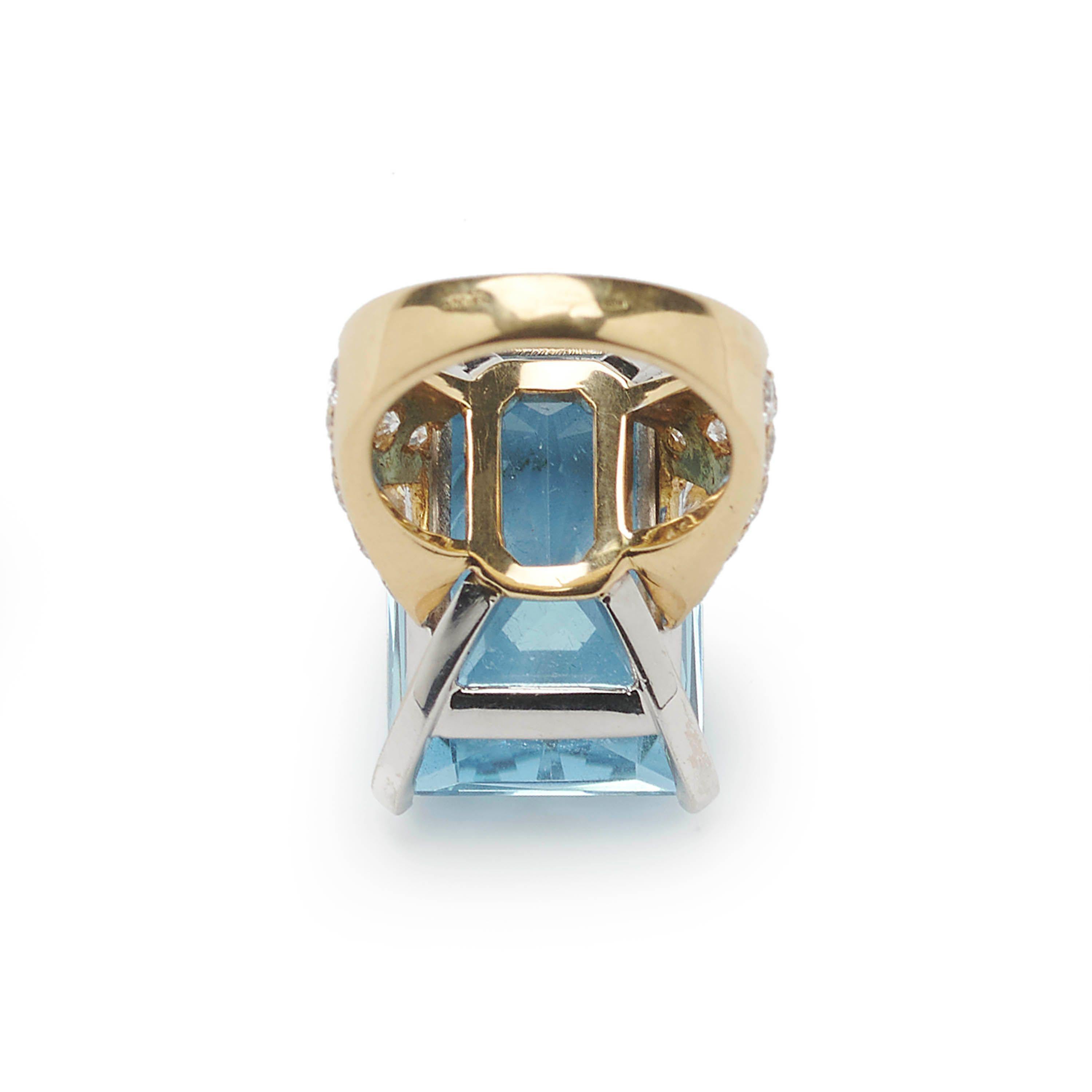 De las mujeres Anillo de vestir italiano vintage Repossi de aguamarina, diamantes y oro, 35,00 quilates en venta