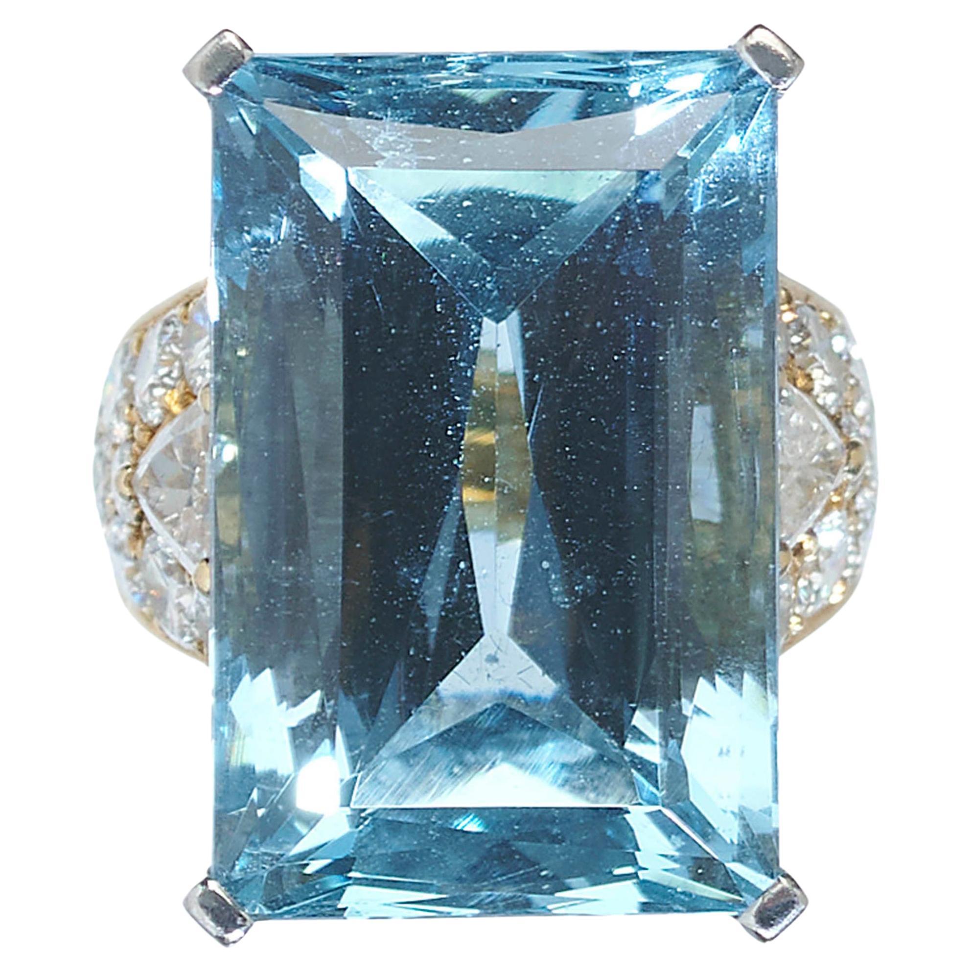 Vintage Italian Repossi Aquamarine, Diamond And Gold Dress Ring, 35.00 Carats For Sale