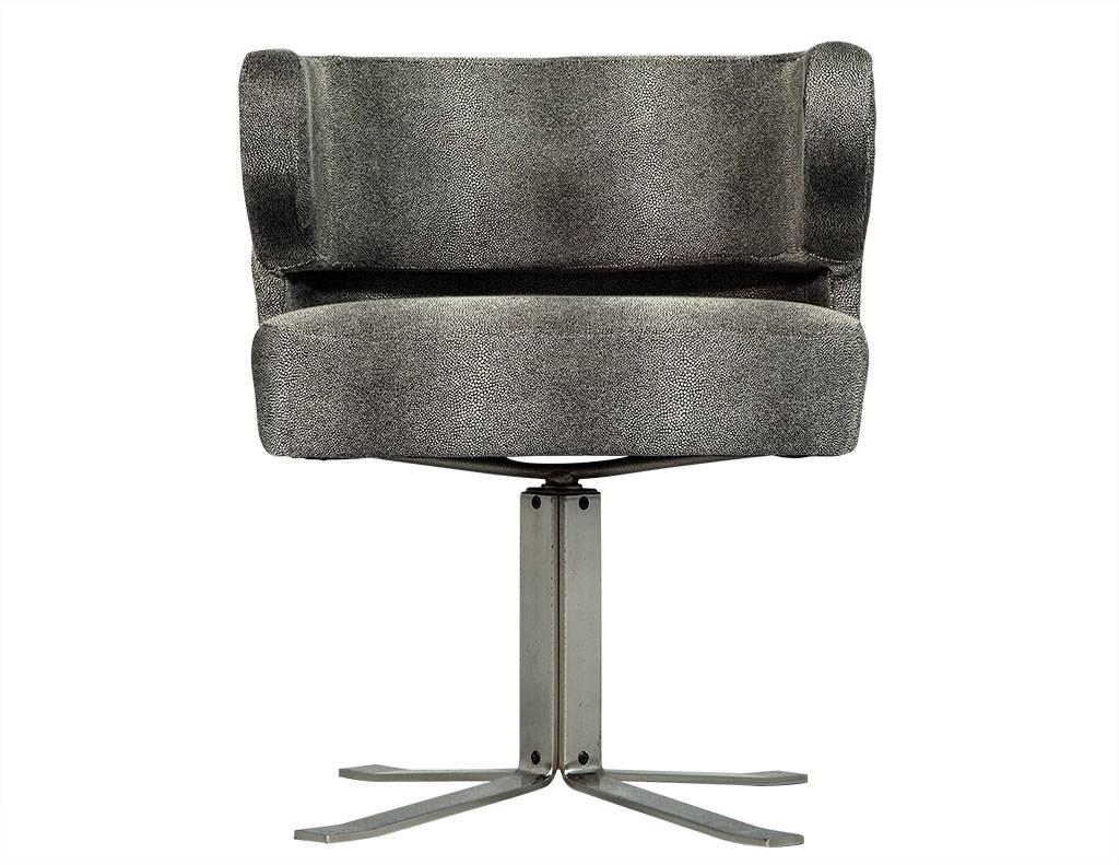 Vintage Mid-Century Modern swivel chair by Gianni Moscatelli. The base is made of solid brushed steel with four splayed legs that join in the centre to support a revolving seat with arms. Newly upholstered in an ombre style velvet fabric.