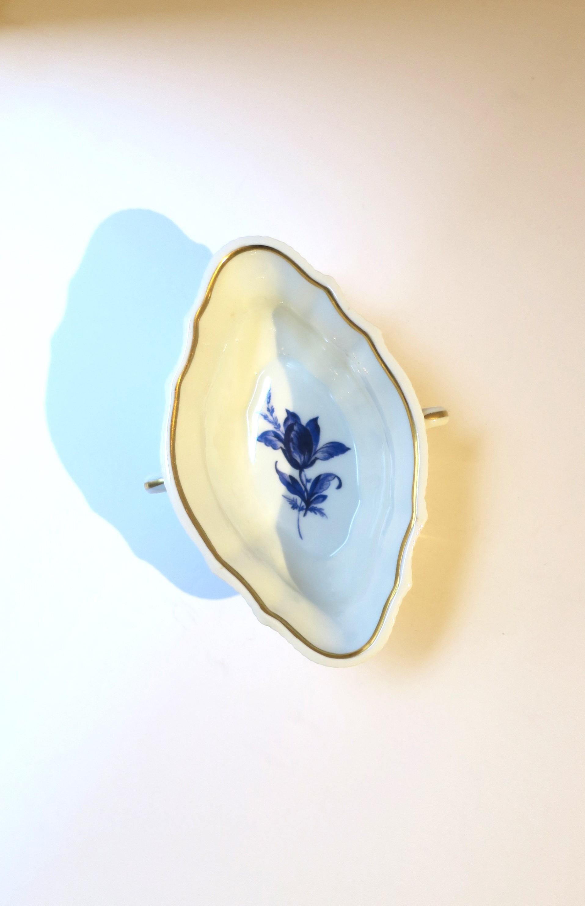Richard Ginori Italienische blau-weiße Porzellanschale mit Henkeln, Vintage (Glasiert) im Angebot