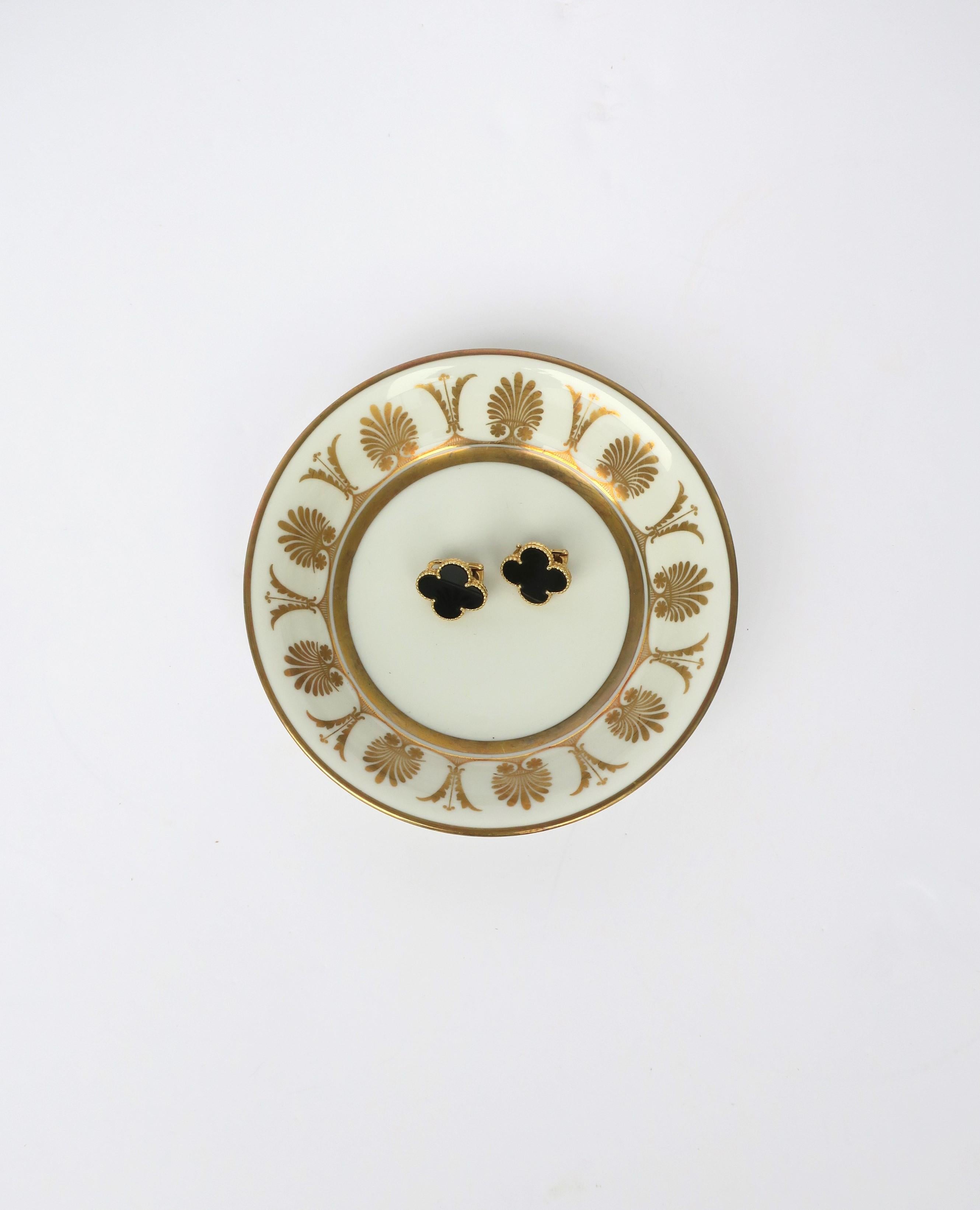 Vintage Italian Richard Ginori Porcelain Jewelry Dish, circa 1960s In Good Condition For Sale In New York, NY