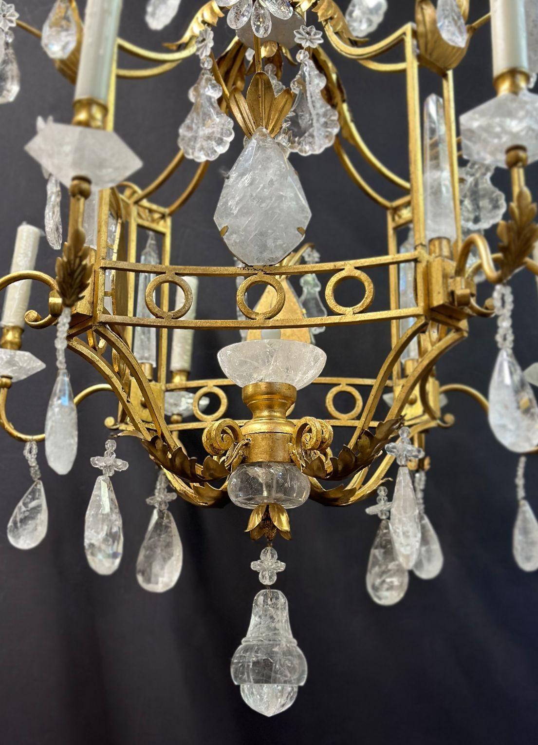 A vintage Italian chandelier conforming a gilt metal 