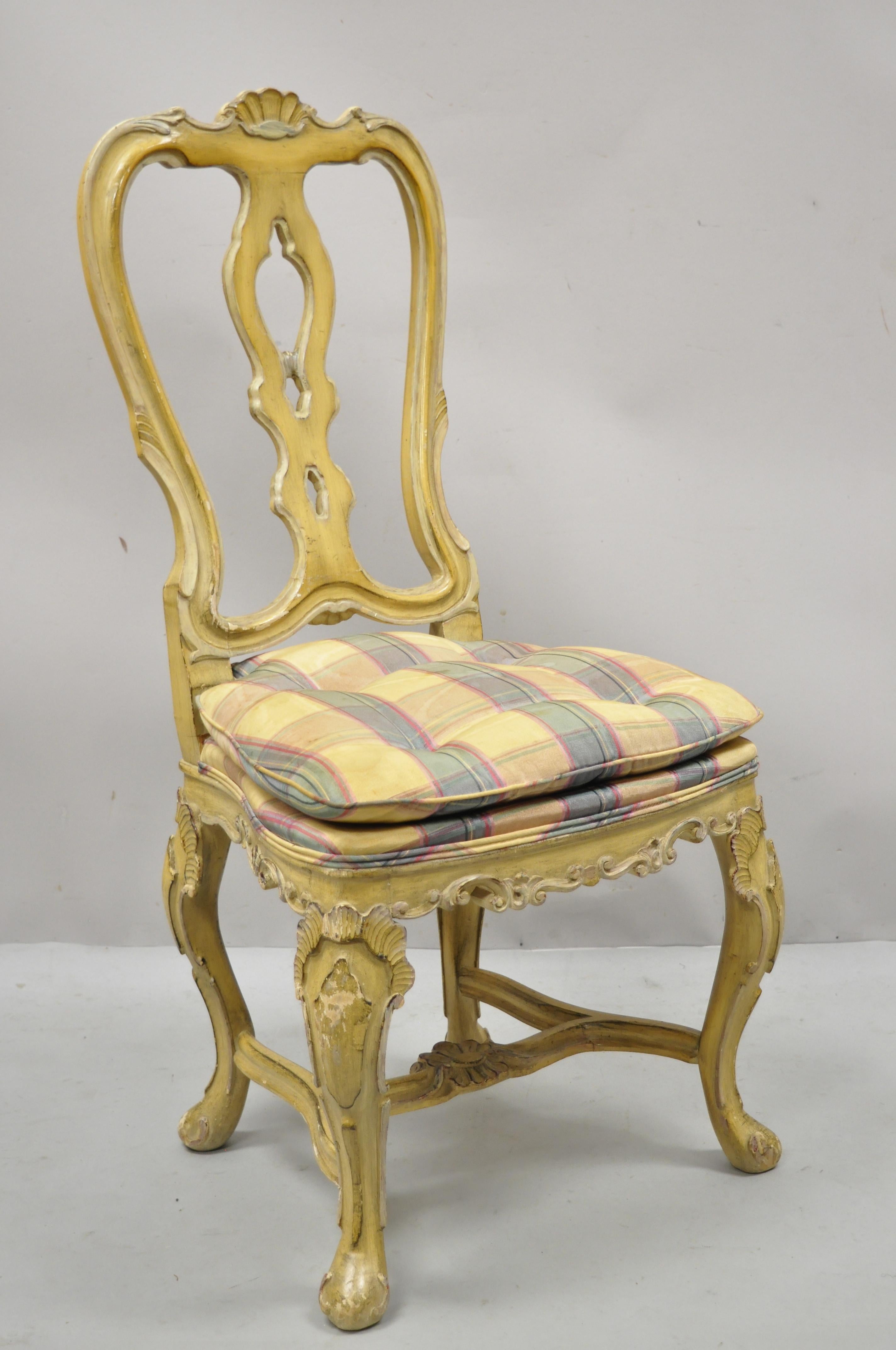 Vintage Italian Rococo Baroque style cream distress painted dining chairs, set of 4. Item features shell carved top rail, shell carved knees, stretcher base, distress painted finish, pretzel carved back, solid wood frame, upholstered seat, nicely