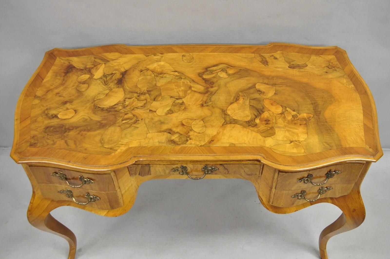 Provincial français Vintage Italian Rococo French Country Bureau en bois de ronce et incrustation de bois d'olivier en vente