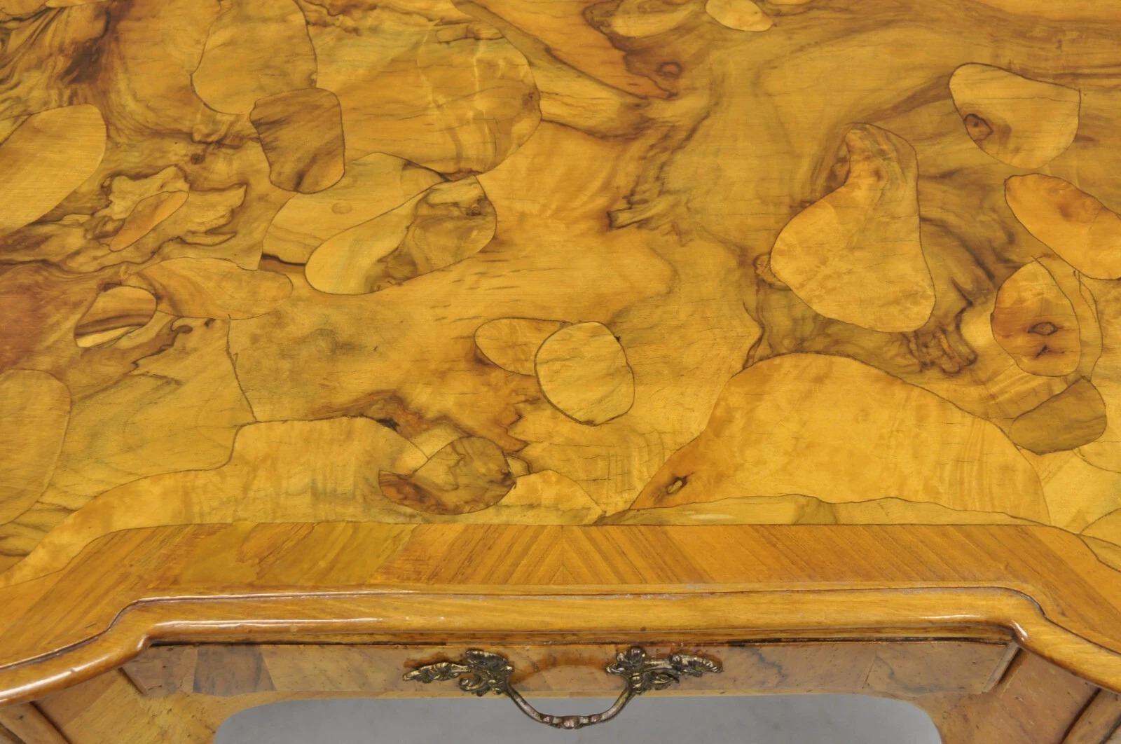 Inconnu Vintage Italian Rococo French Country Bureau en bois de ronce et incrustation de bois d'olivier en vente