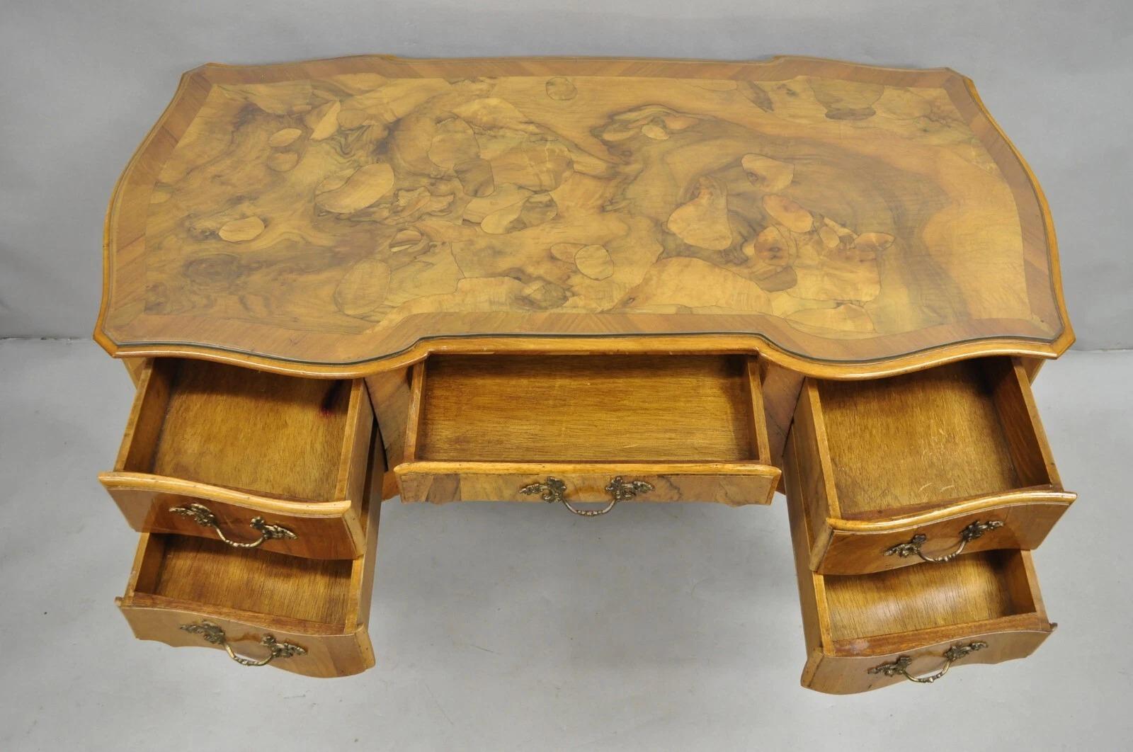 Bois Vintage Italian Rococo French Country Bureau en bois de ronce et incrustation de bois d'olivier en vente