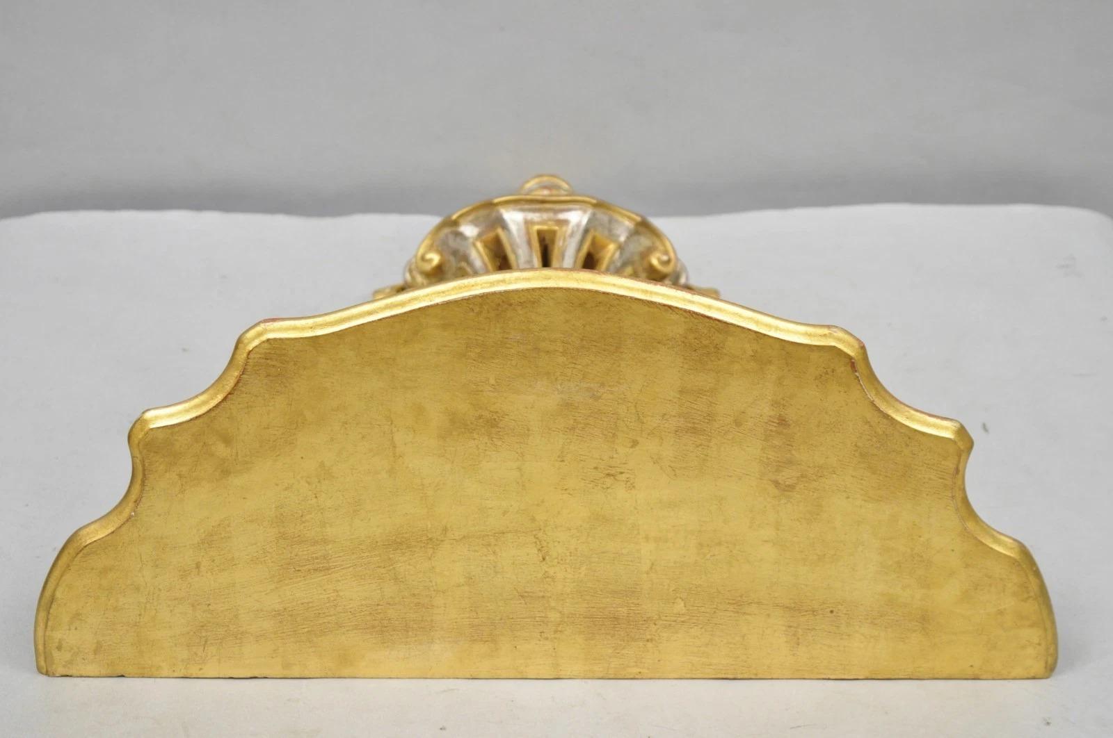 Soporte de estantería de pared grande de madera dorada y plata rococó italiana de época en venta 8