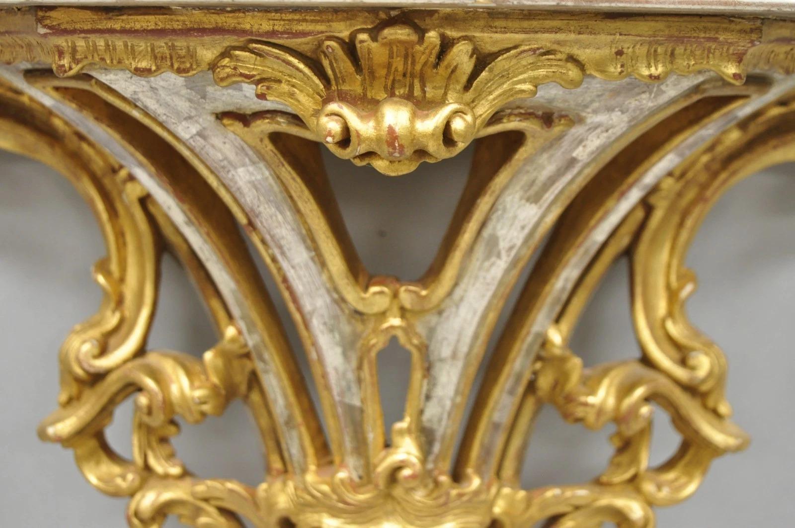 Soporte de estantería de pared grande de madera dorada y plata rococó italiana de época en venta 1