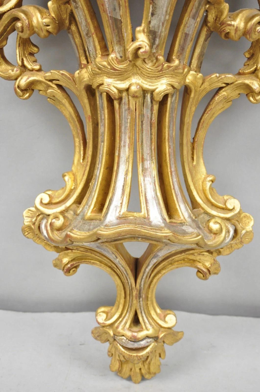 Soporte de estantería de pared grande de madera dorada y plata rococó italiana de época en venta 2