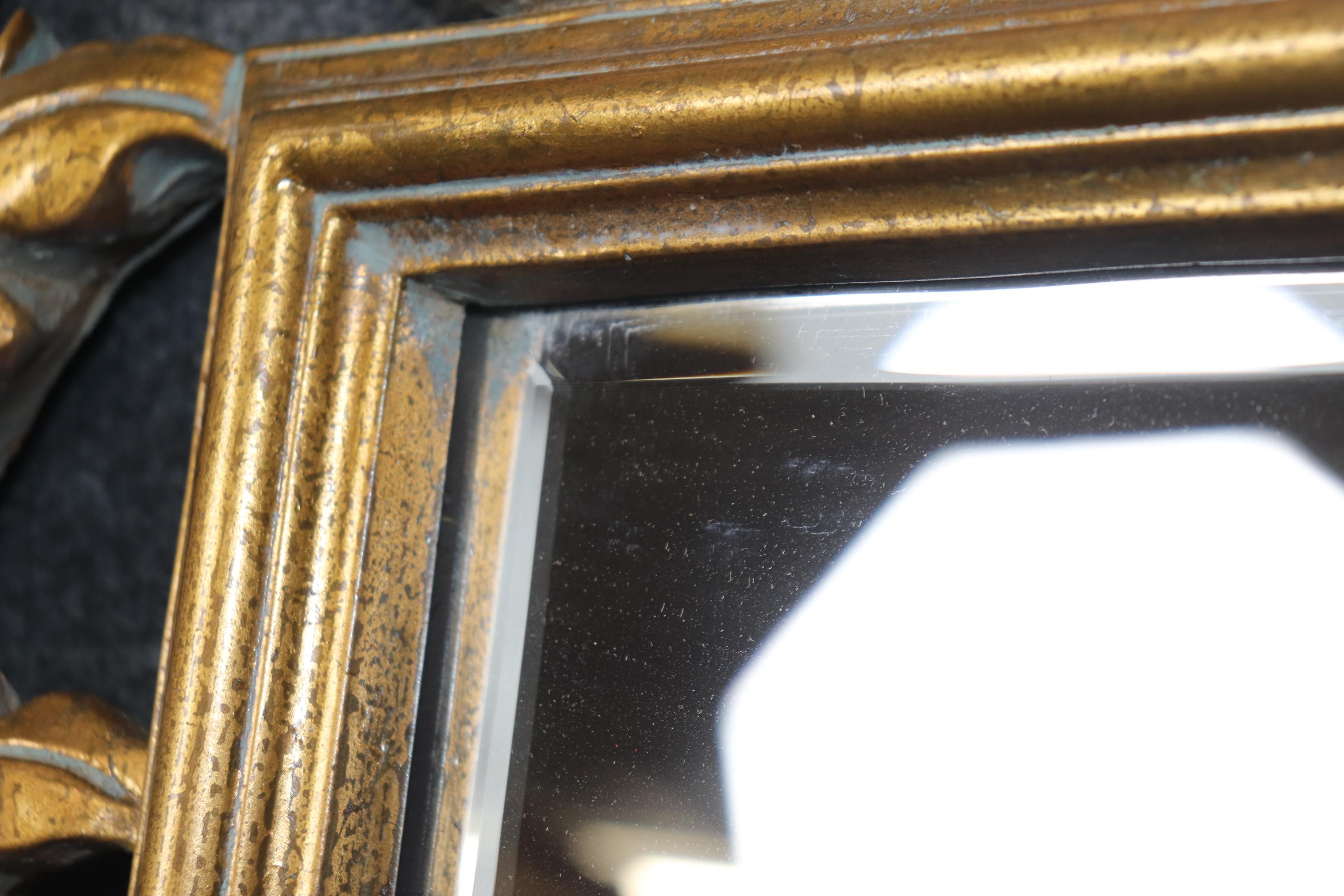 Miroir biseauté italien de style rococo décoré de peinture bleue et doré en vente 1