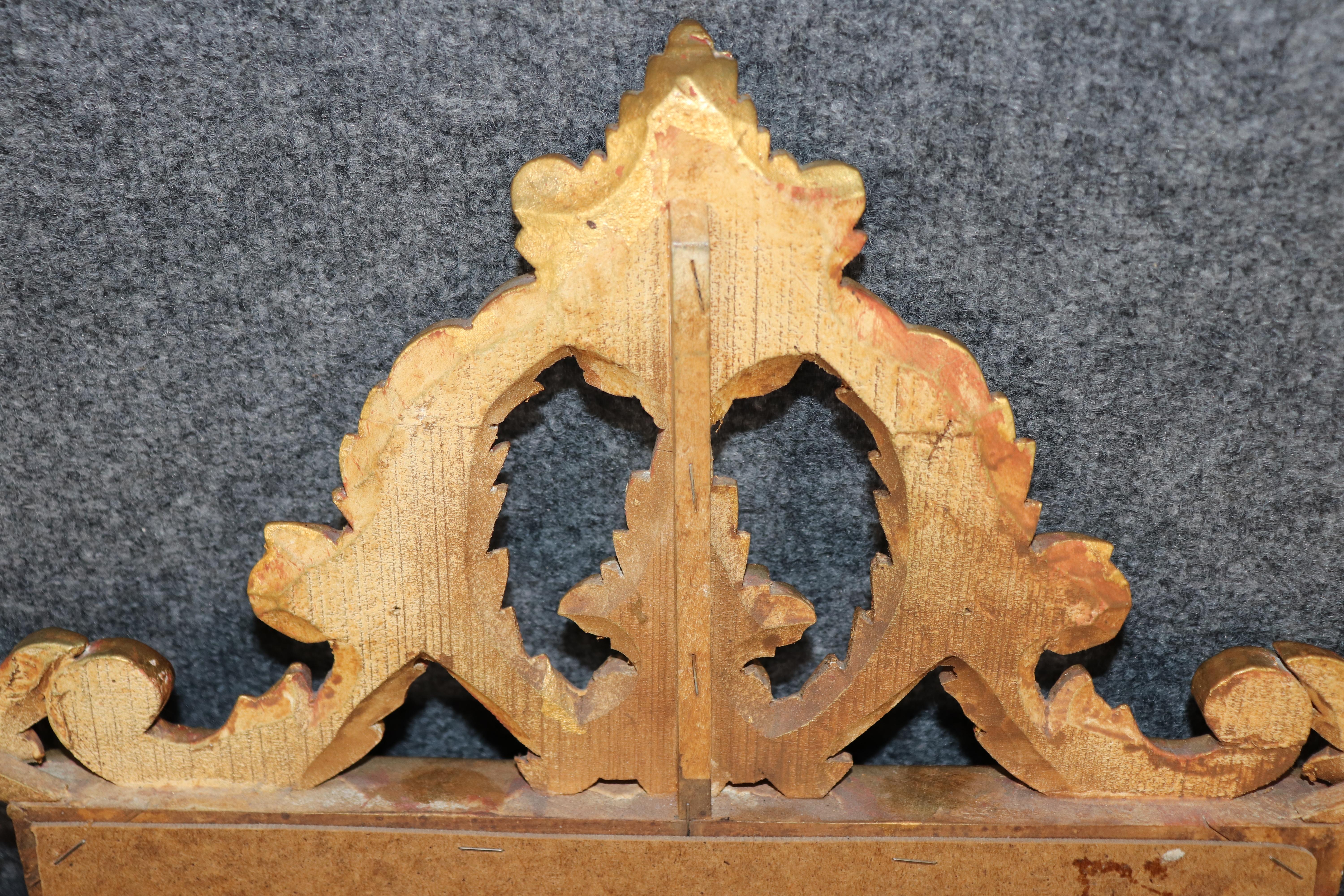 Miroir italien de style rococo sculpté et doré en vente 3