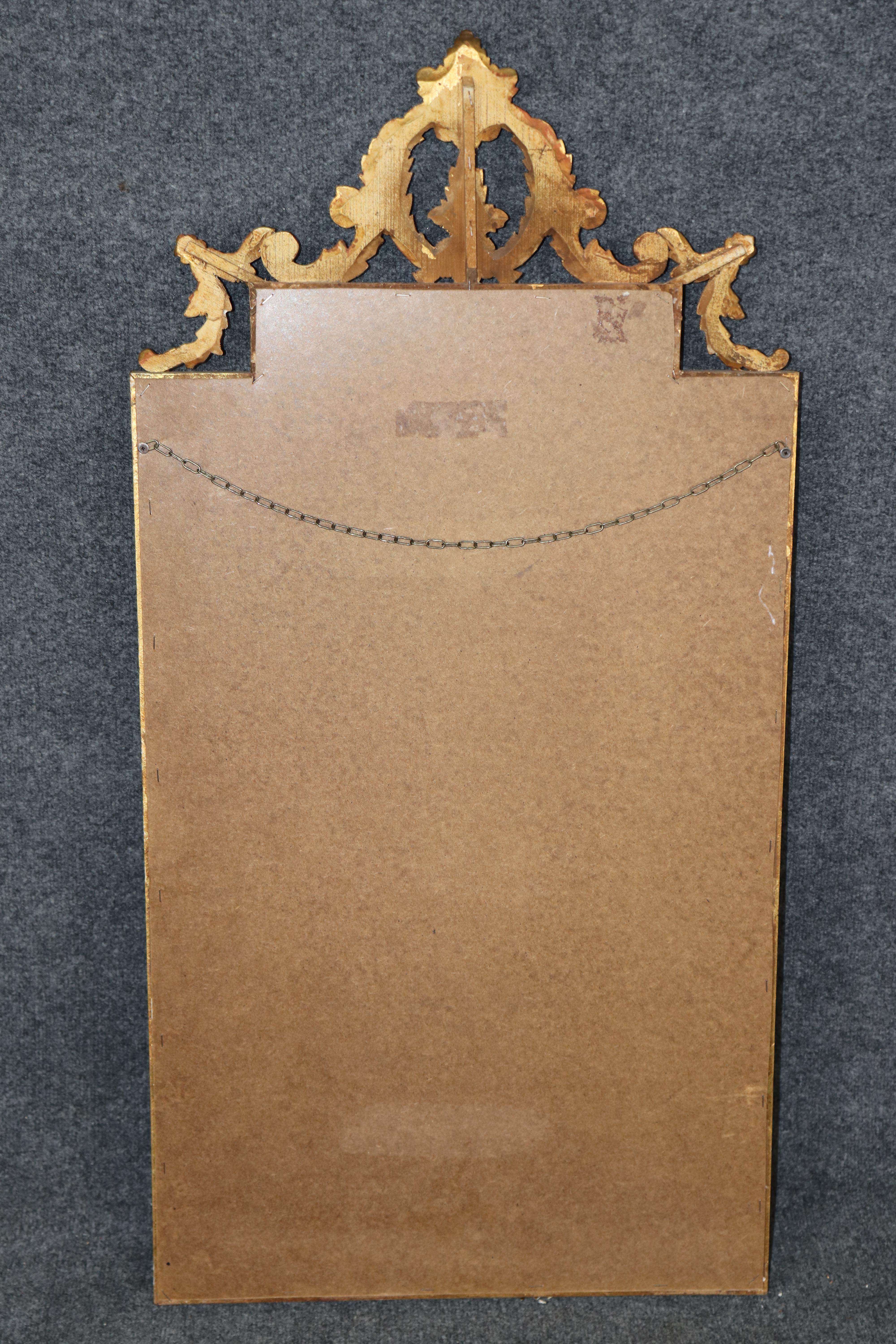 Rococo Miroir italien de style rococo sculpté et doré en vente