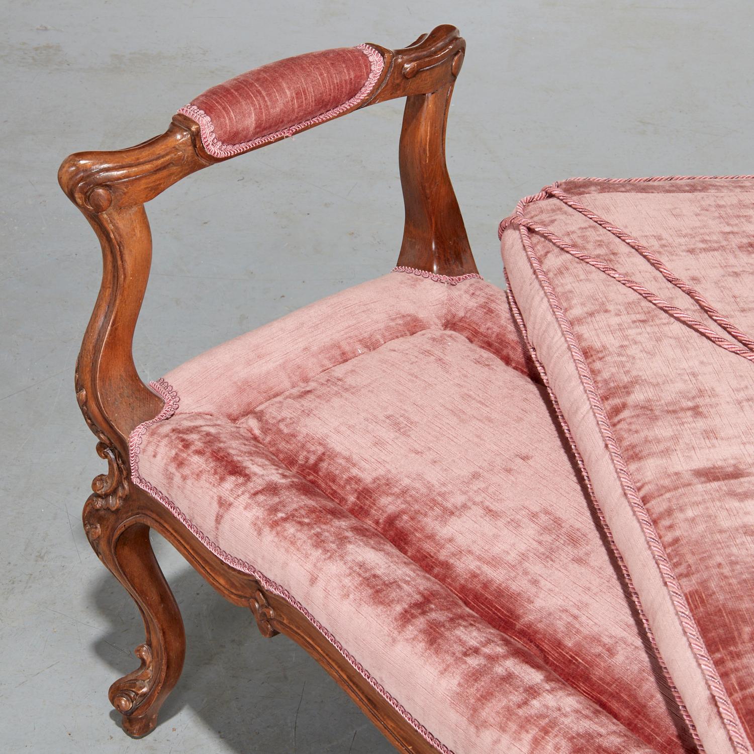 Satin Vintage Italian Rococo Style Carved Walnut Bench with Rose Velvet Upholstery For Sale