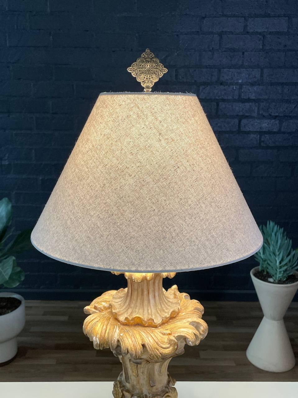 Italienische geschnitzte Vintage-Holzlampe im Rokoko-Stil im Angebot 2