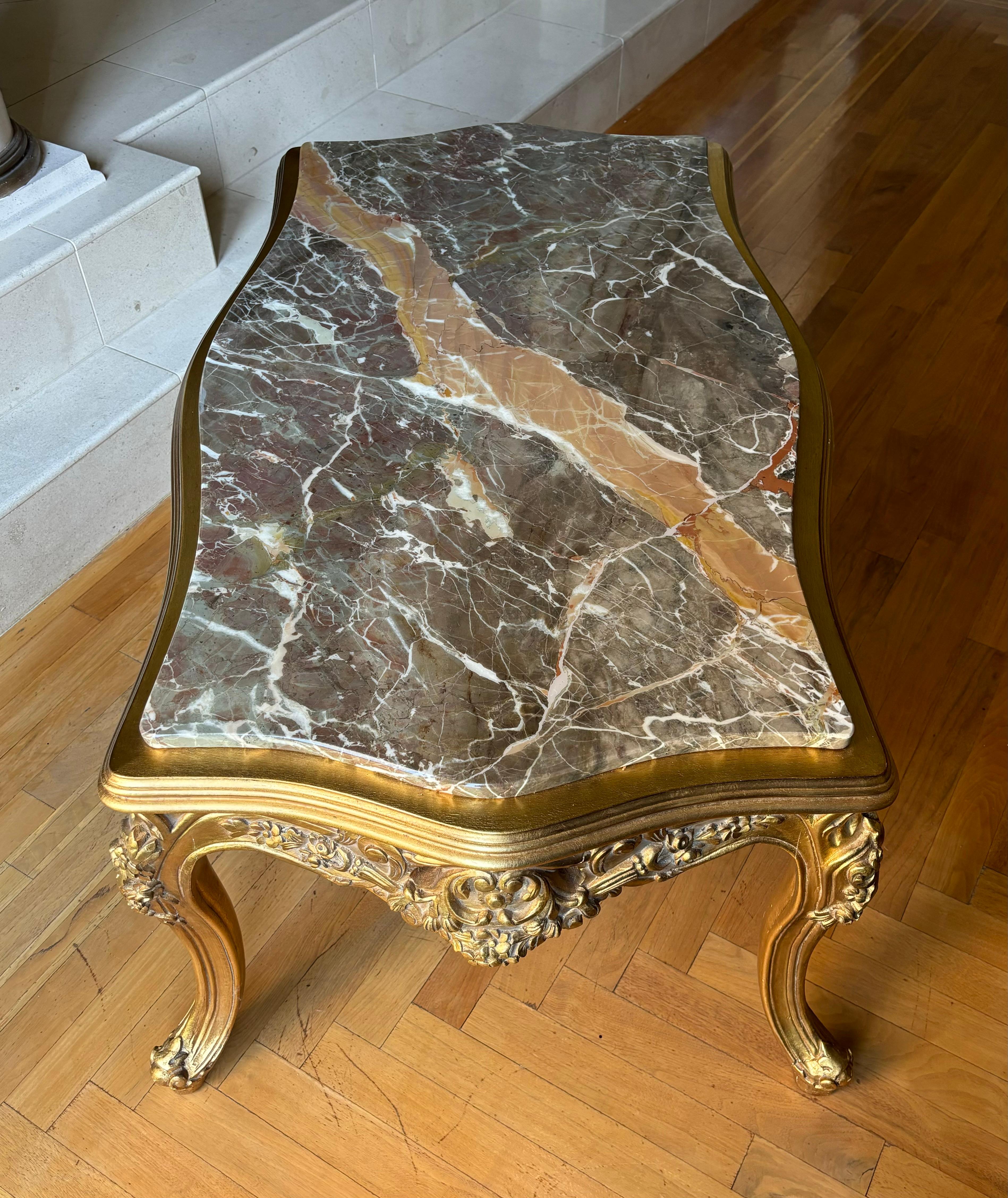 Marbre Vintage Italian Rococo Style Giltwood Marble Top Coffee Table by Asnaghi en vente