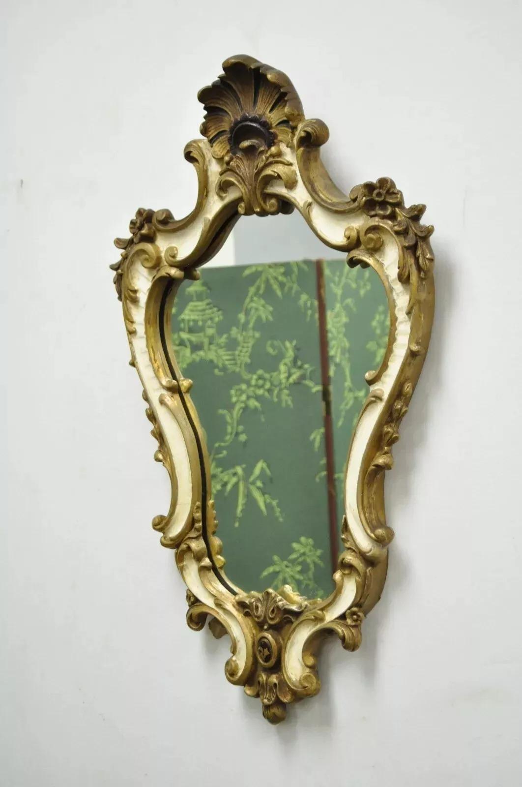 Specchio da parete d'epoca in stile rococò italiano, in legno dorato e conchiglia bianca intagliata in vendita 4