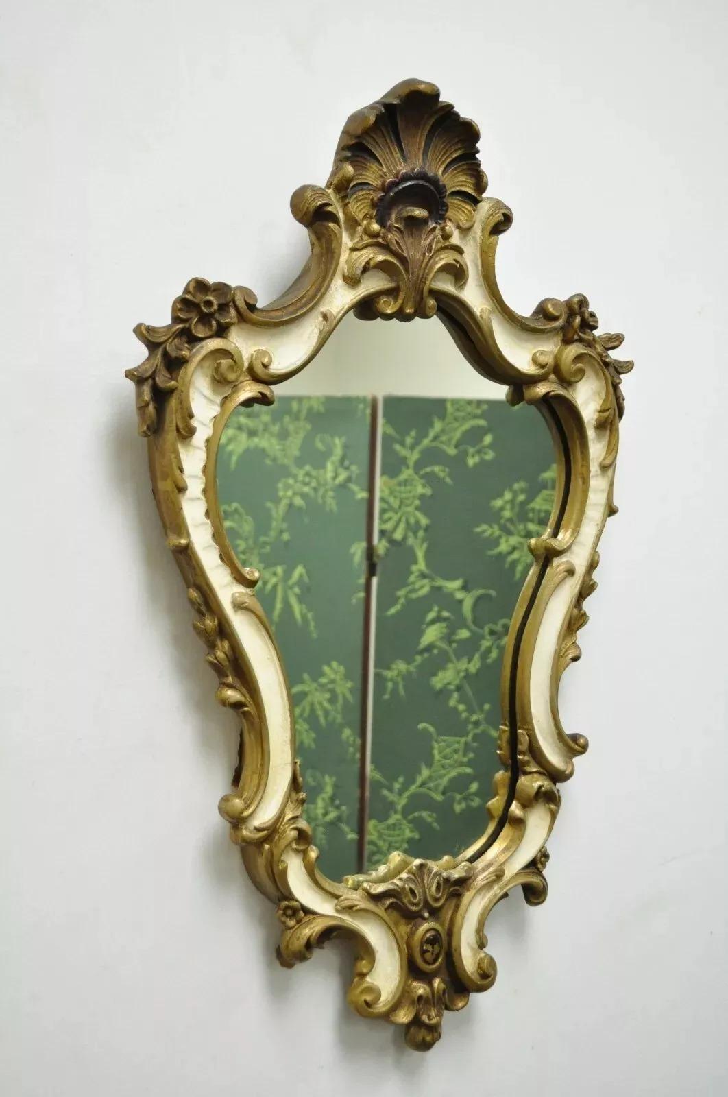 Rococò Specchio da parete d'epoca in stile rococò italiano, in legno dorato e conchiglia bianca intagliata in vendita